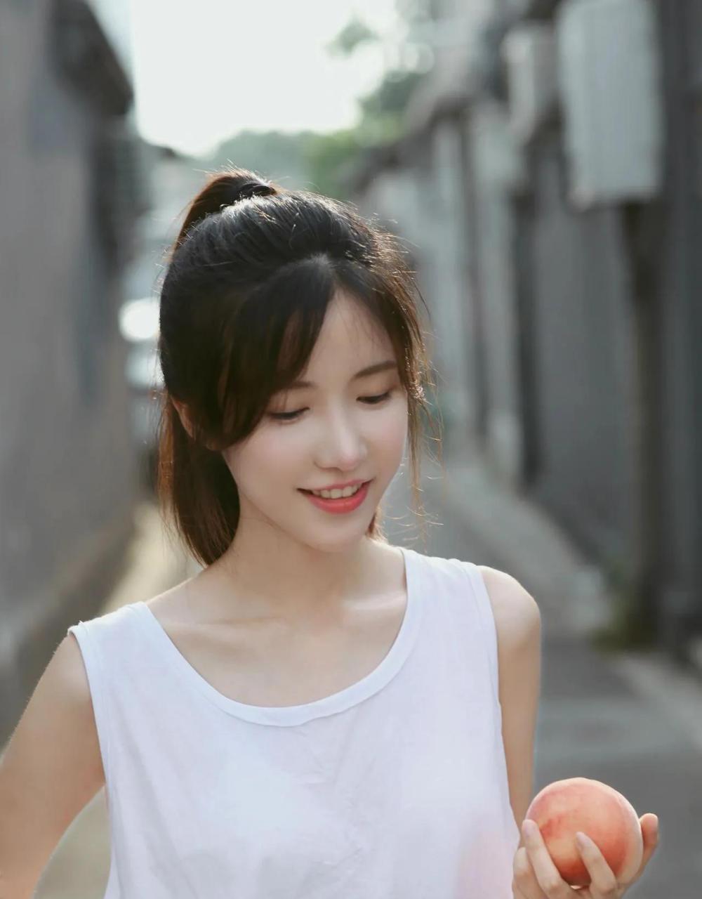 gif创作人#  湖南长沙姑娘米咪,现是一名演员,模特,代表作品《左丁贩