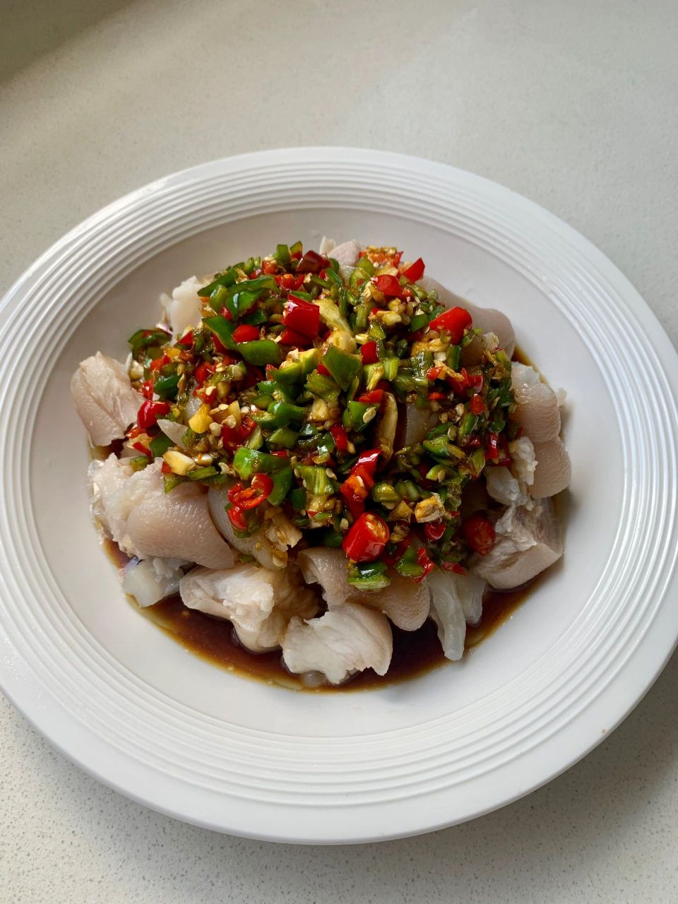 双椒猪蹄,猪蹄这样做皮q肉白,不发黑不腻  这个凉拌猪蹄是答应我同学