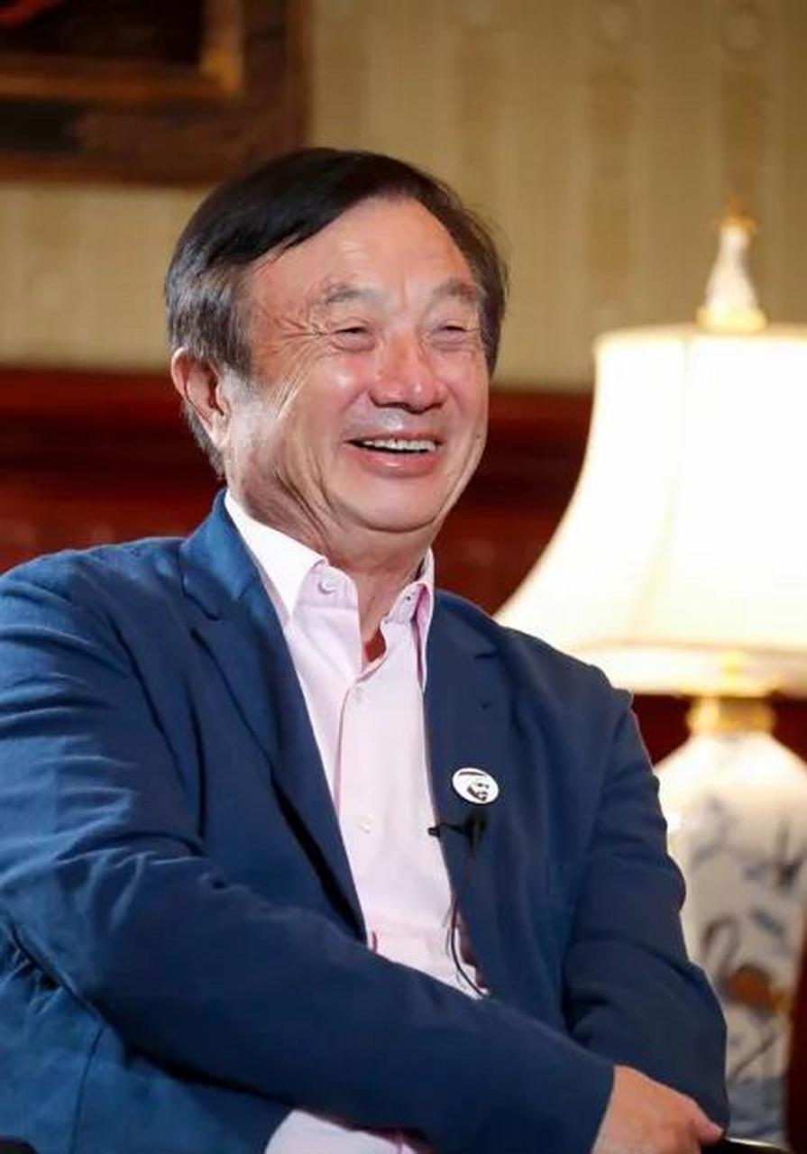 "任平心里一惊,随后赶紧回答:"给了,没敢接.