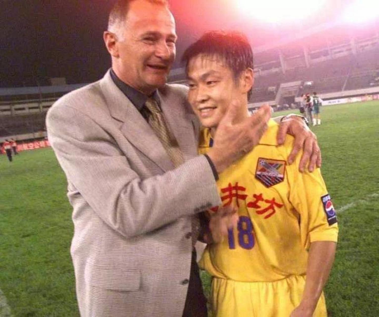 余东风下课后,川足迎来了首位外籍教练米罗西.