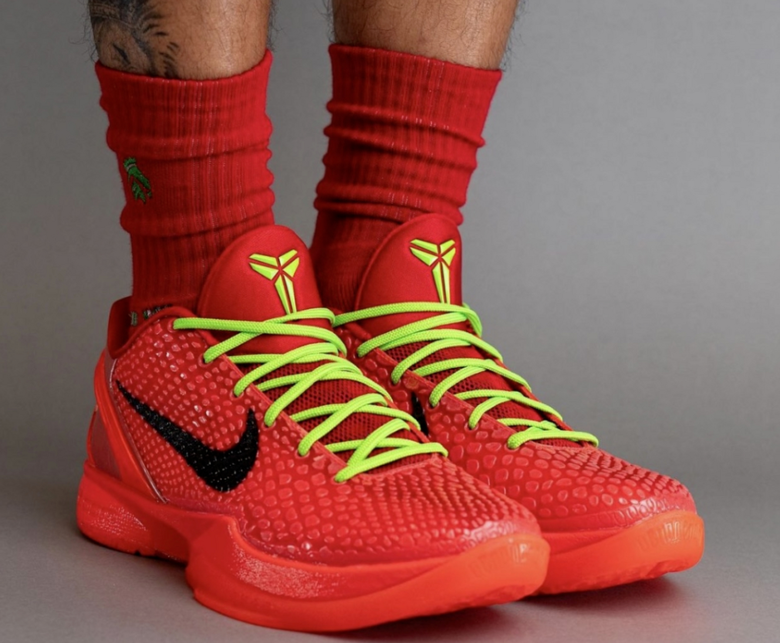 近日,科比回归系列中人气颇高的这双kobe 6"反转青蜂侠"又有全新山排