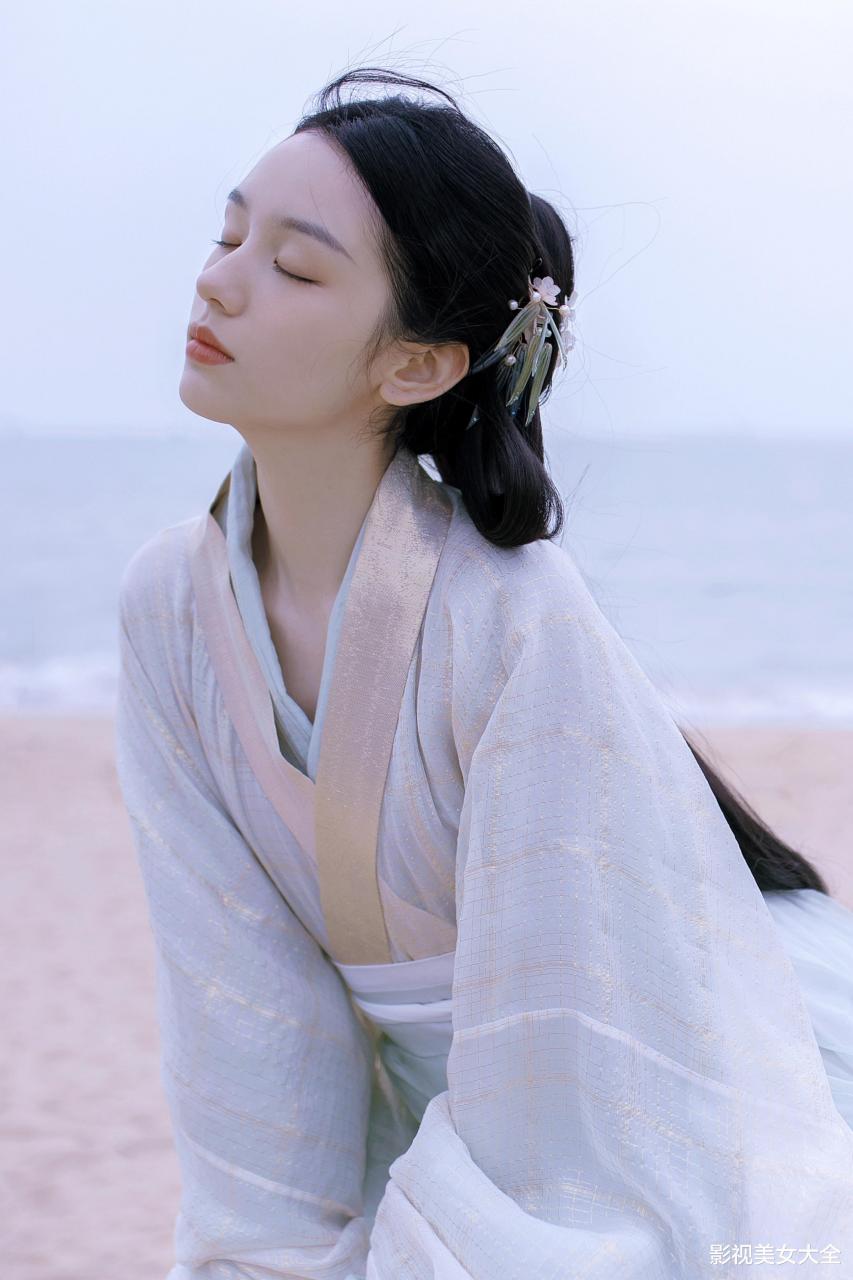 去青岛旅游认识的小姐姐,24岁还是单身,古装汉服高颜值气质型美女