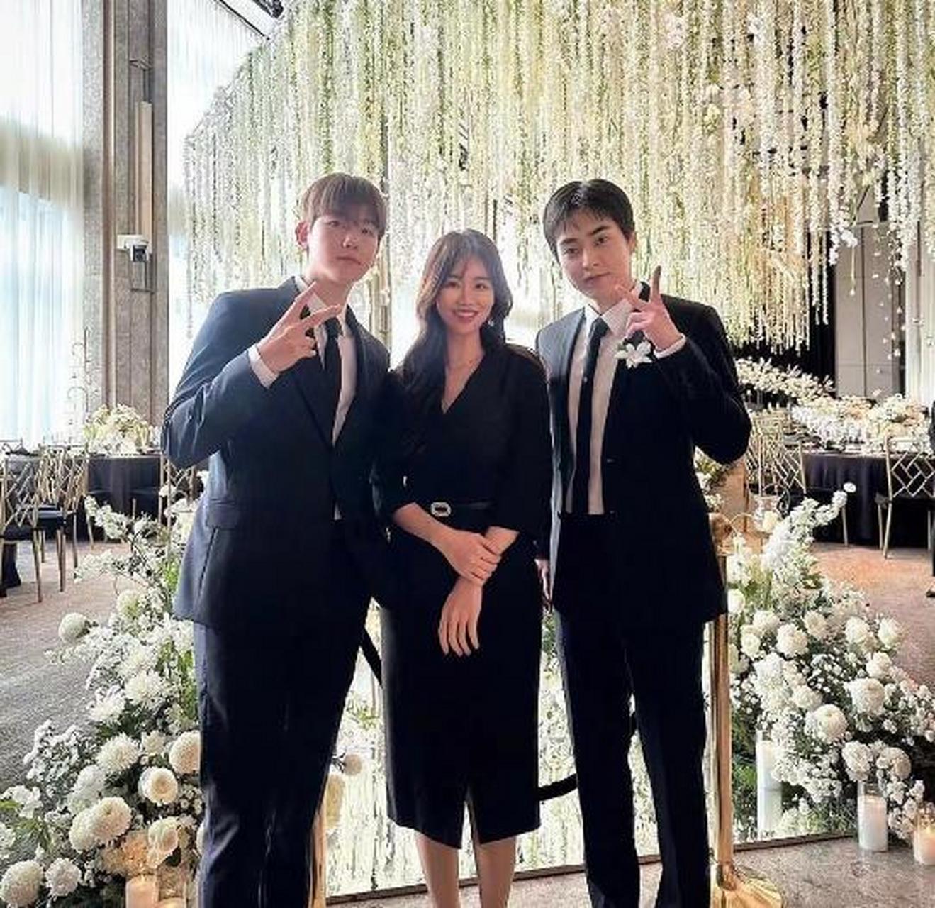 exo金钟大婚礼的照片,这还是第一次看到他老婆的照片,边伯贤,金珉锡等
