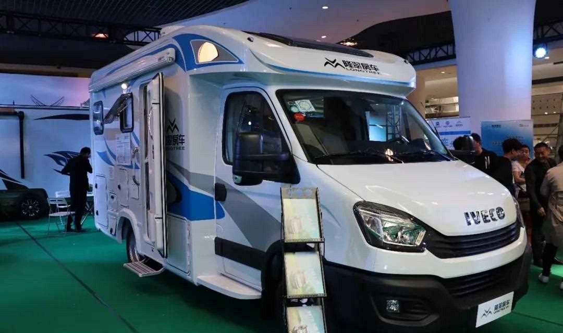 功能实用的家居型房车——隆翠雪峰t型房车,房车采用了依维柯欧胜底盘