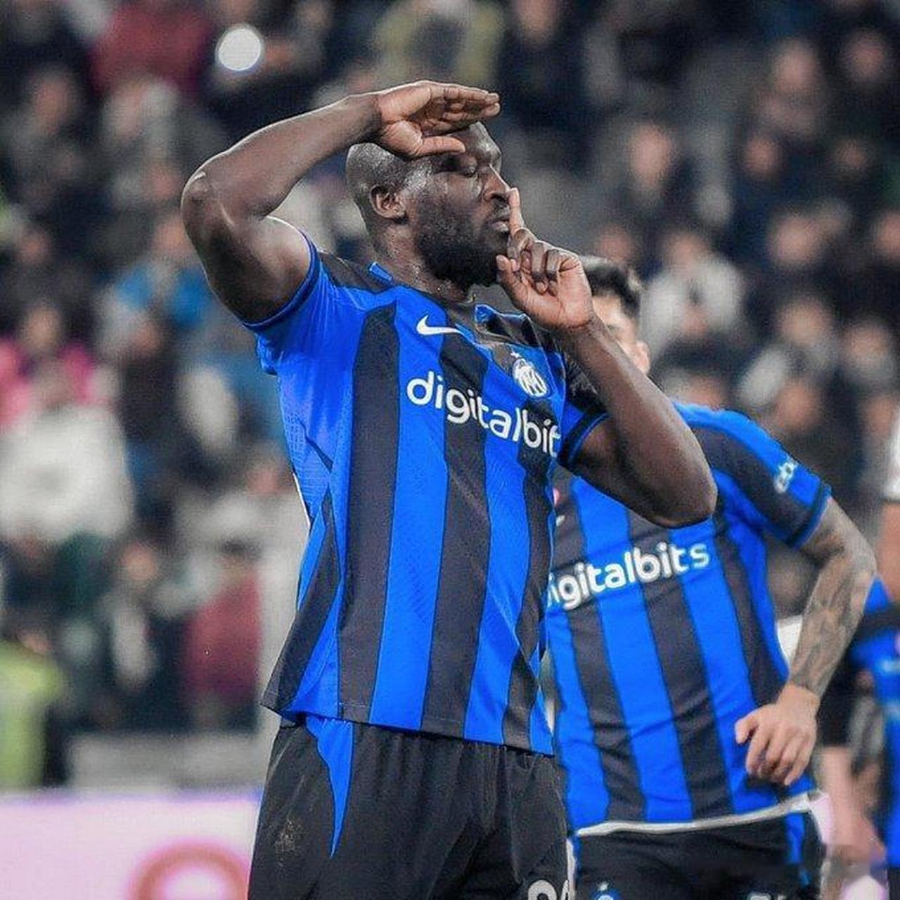 "我是庆祝进球被罚下的",球迷批卢卡库:真憨憨意大利杯半决赛