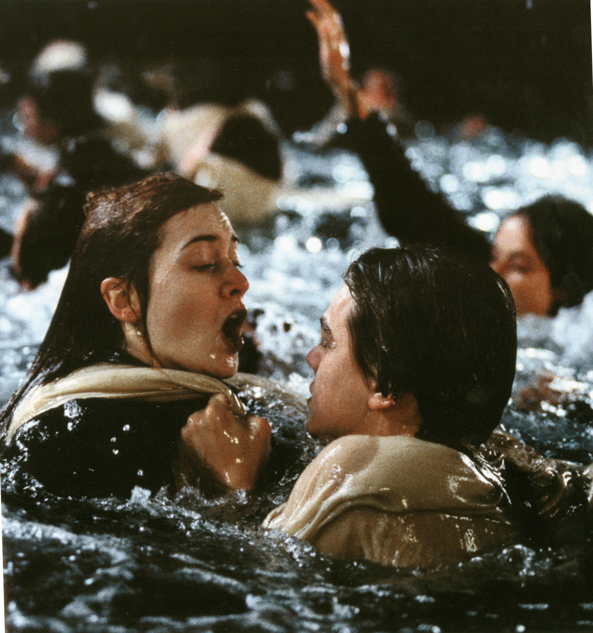 电影推荐# 《泰坦尼克号1997》最考验人心的时候,杰克和肉丝的相遇