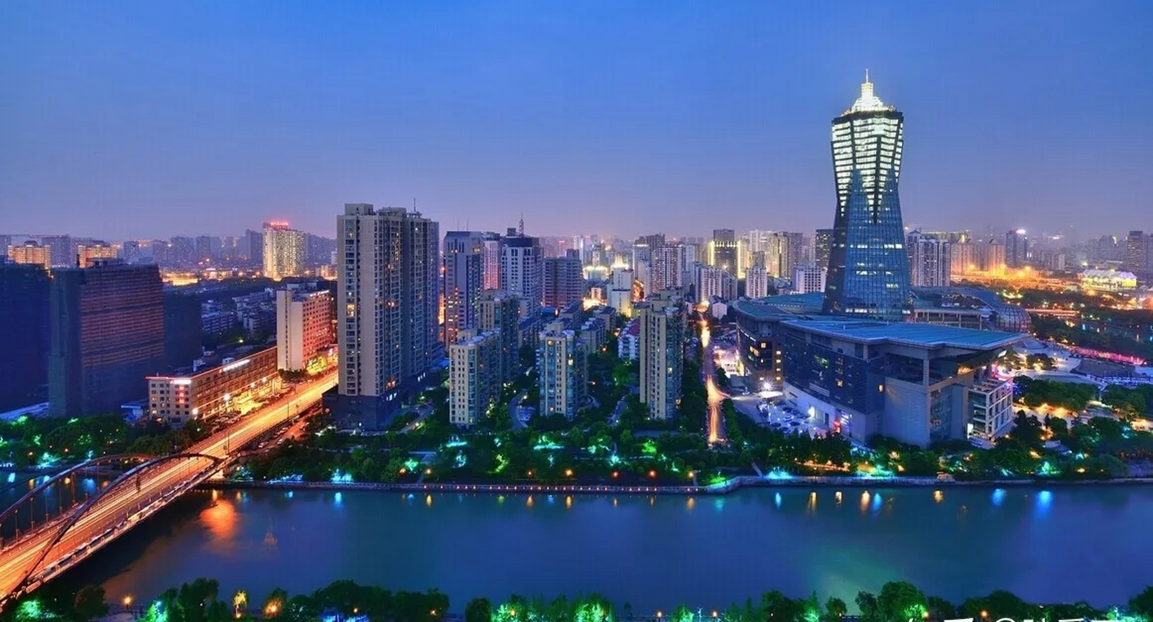 杭州这个城市怎样?有各种方面和角度的.我在杭州十几年,有一定发言权.