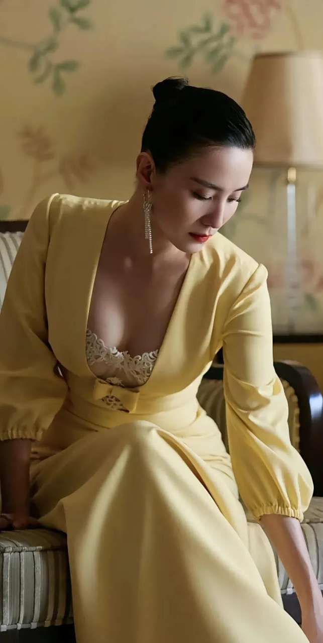 大宋佳演员的表演风格独特,能够通过精湛的表演技巧,将角色的内心