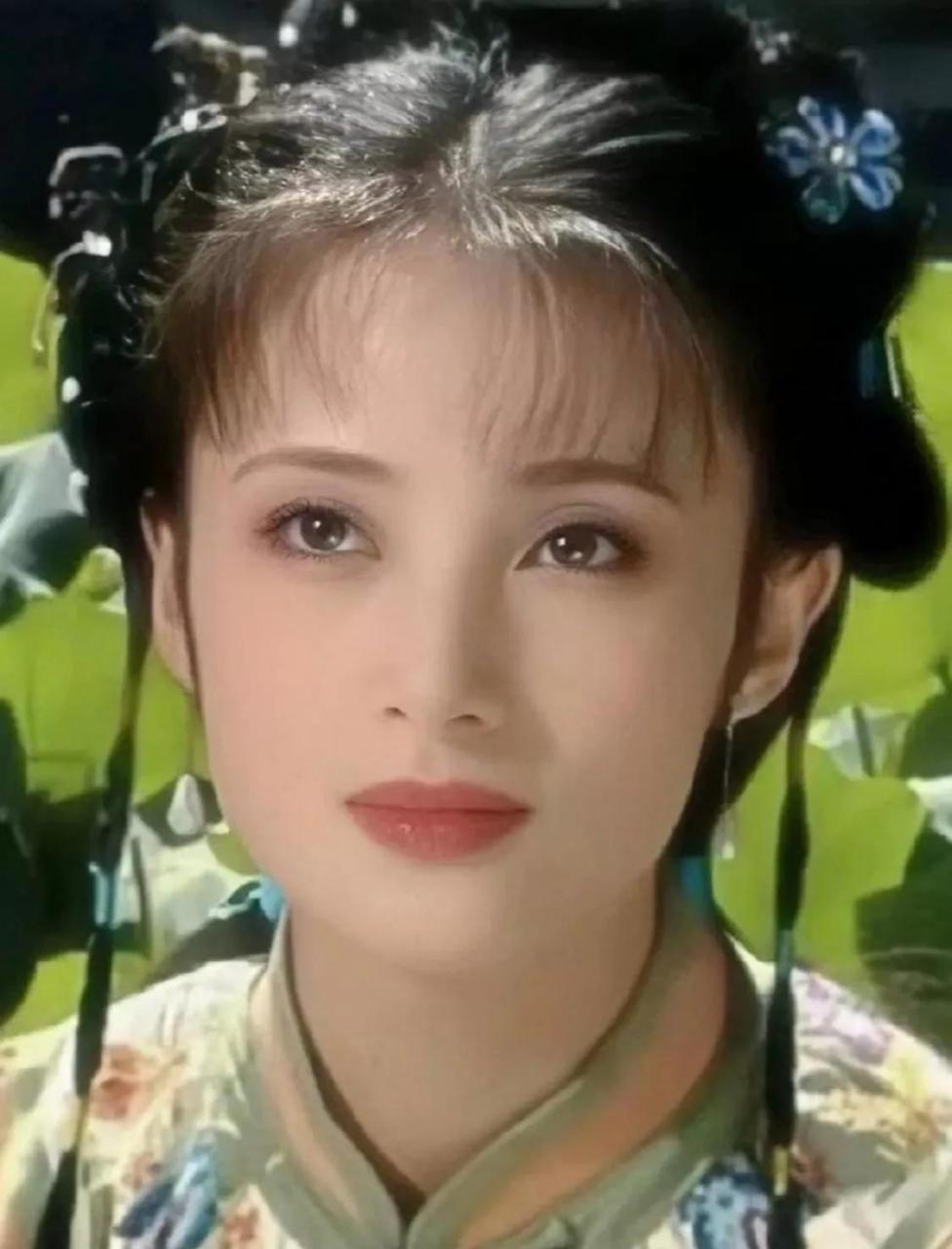 蒋勤勤的古装造型真的好美,现代装造型也就很普通吧!