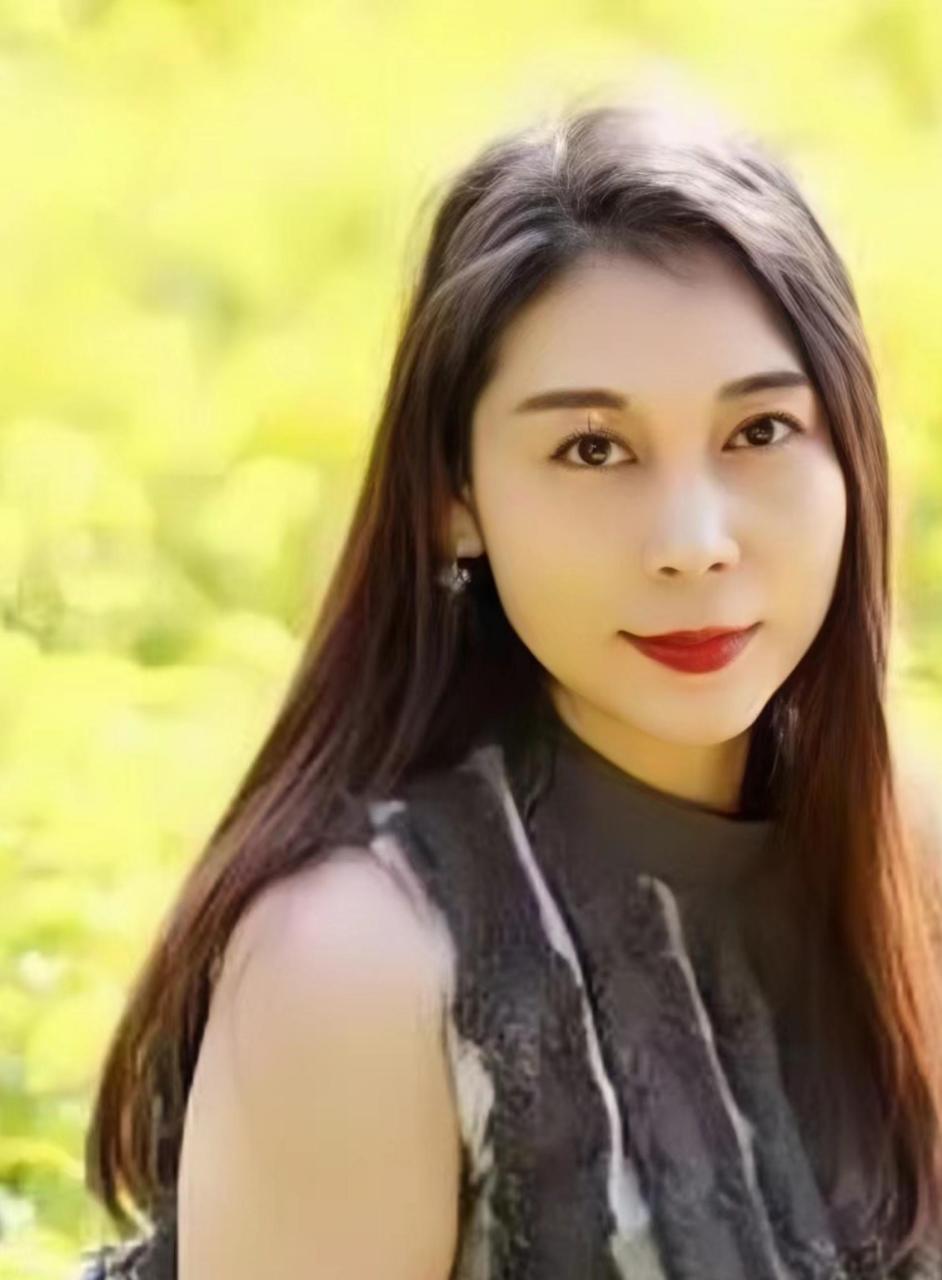 厦门酒吧打工的劳荣枝,在她工作的酒吧健身房拍下了一张"绝世美照"!