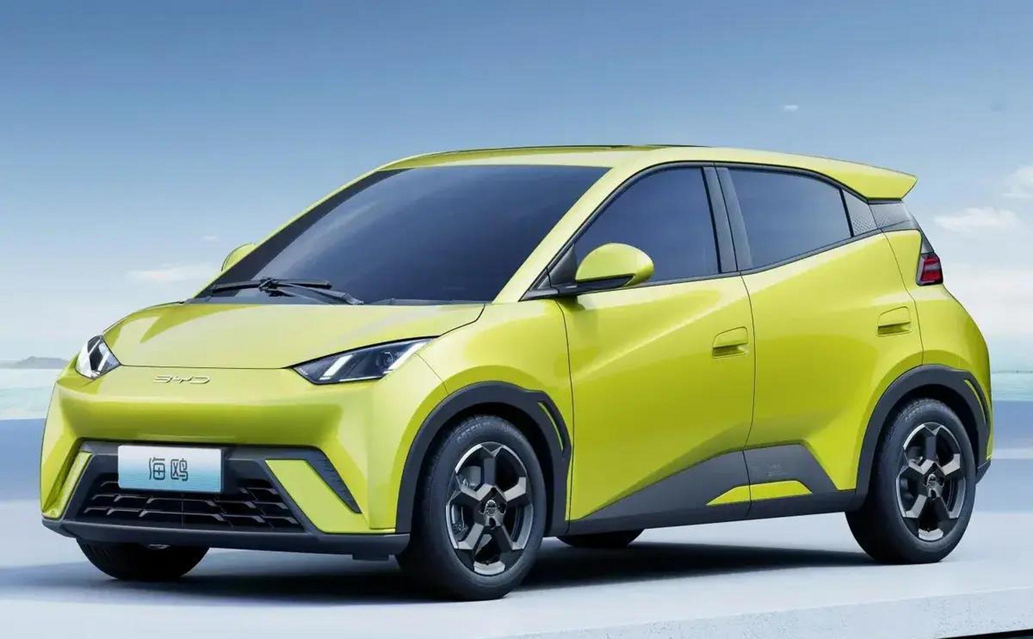 继比亚迪旗下全新小型纯电动车海鸥的外观渲染图,四种车身配色图接连