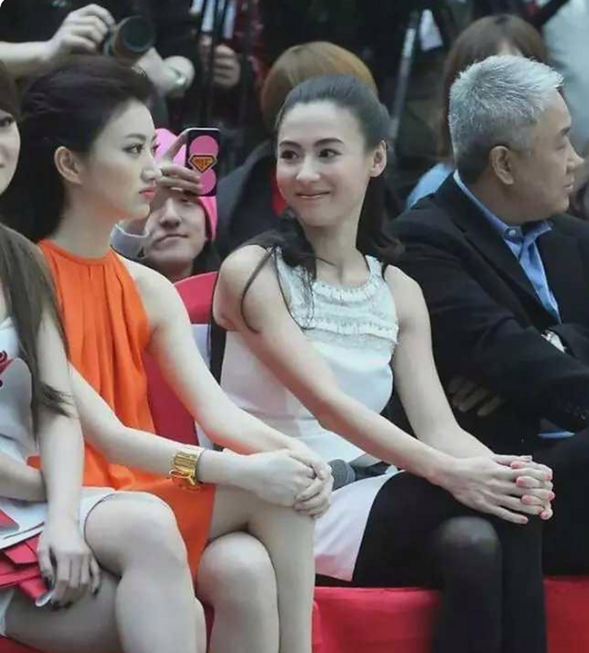 景甜跟张柏芝她俩谁的颜值,吸引你呢?