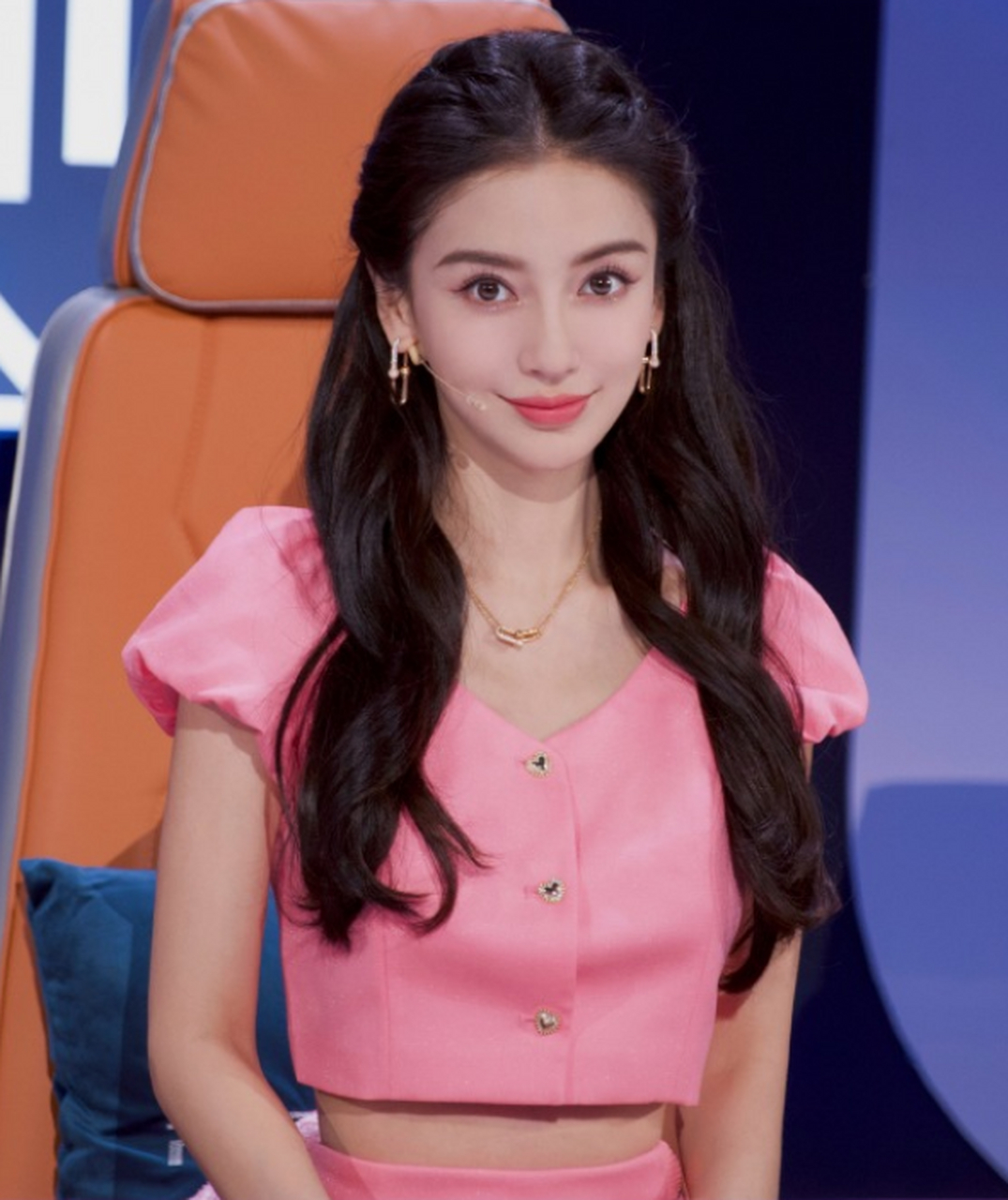 angelababy《听说很好吃》新造型曝光,快来一睹她的甜美灵动吧!