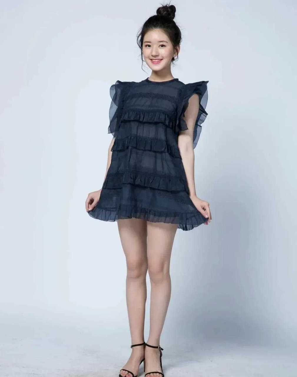 赵露思这身材太真实了,比起来那些明明身高只有160,硬是p成170的女
