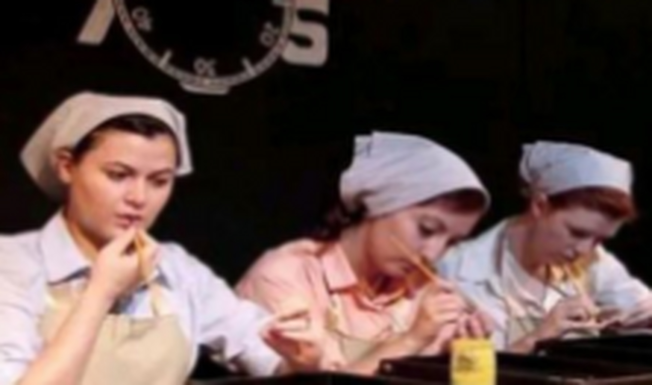 1928年,法医对一名已经死去5年的美国女孩进行开棺验尸,棺中肉身已经