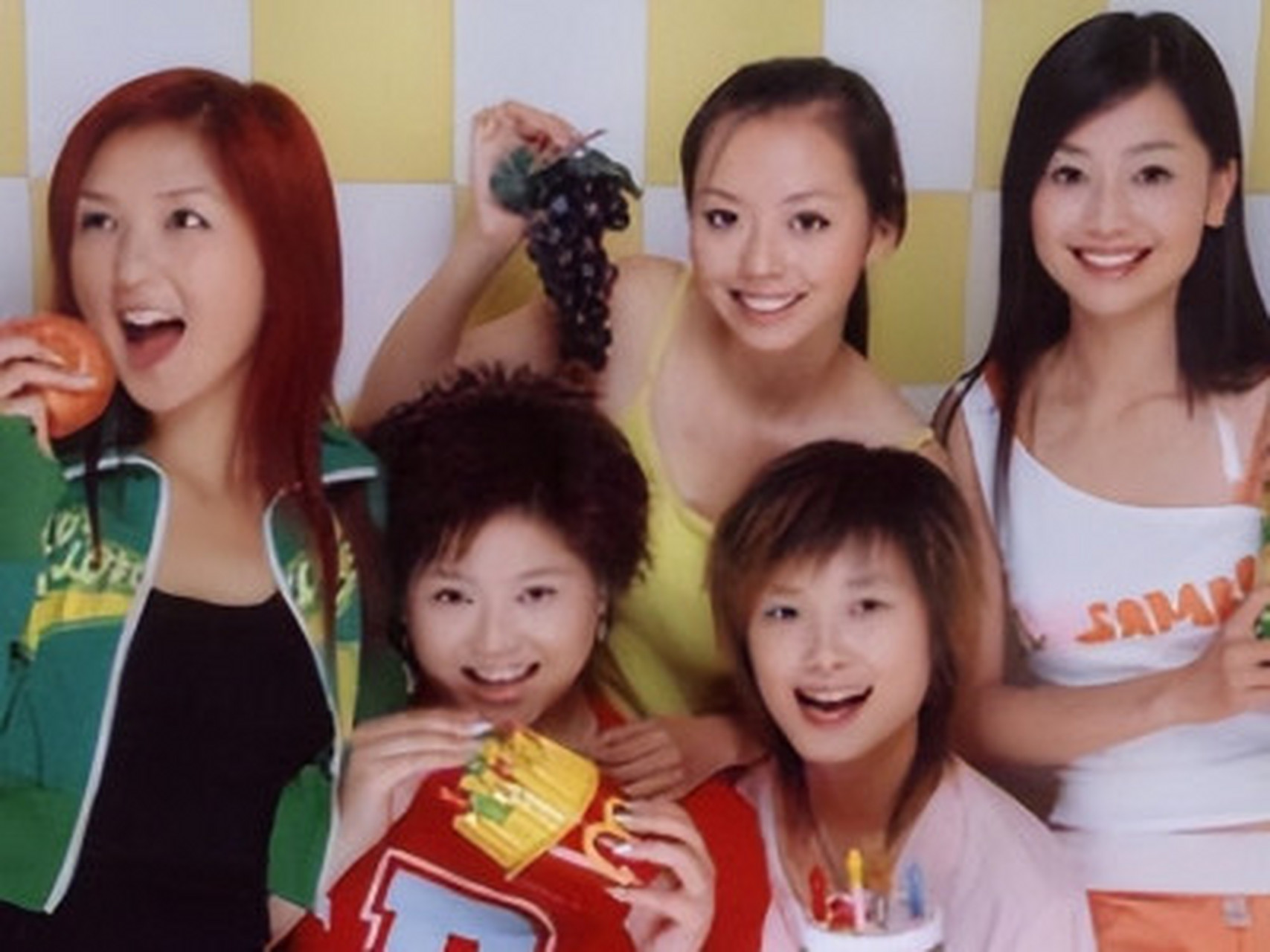 18年后,超女05组合再次相遇,两人差异巨大,引起网友热议.