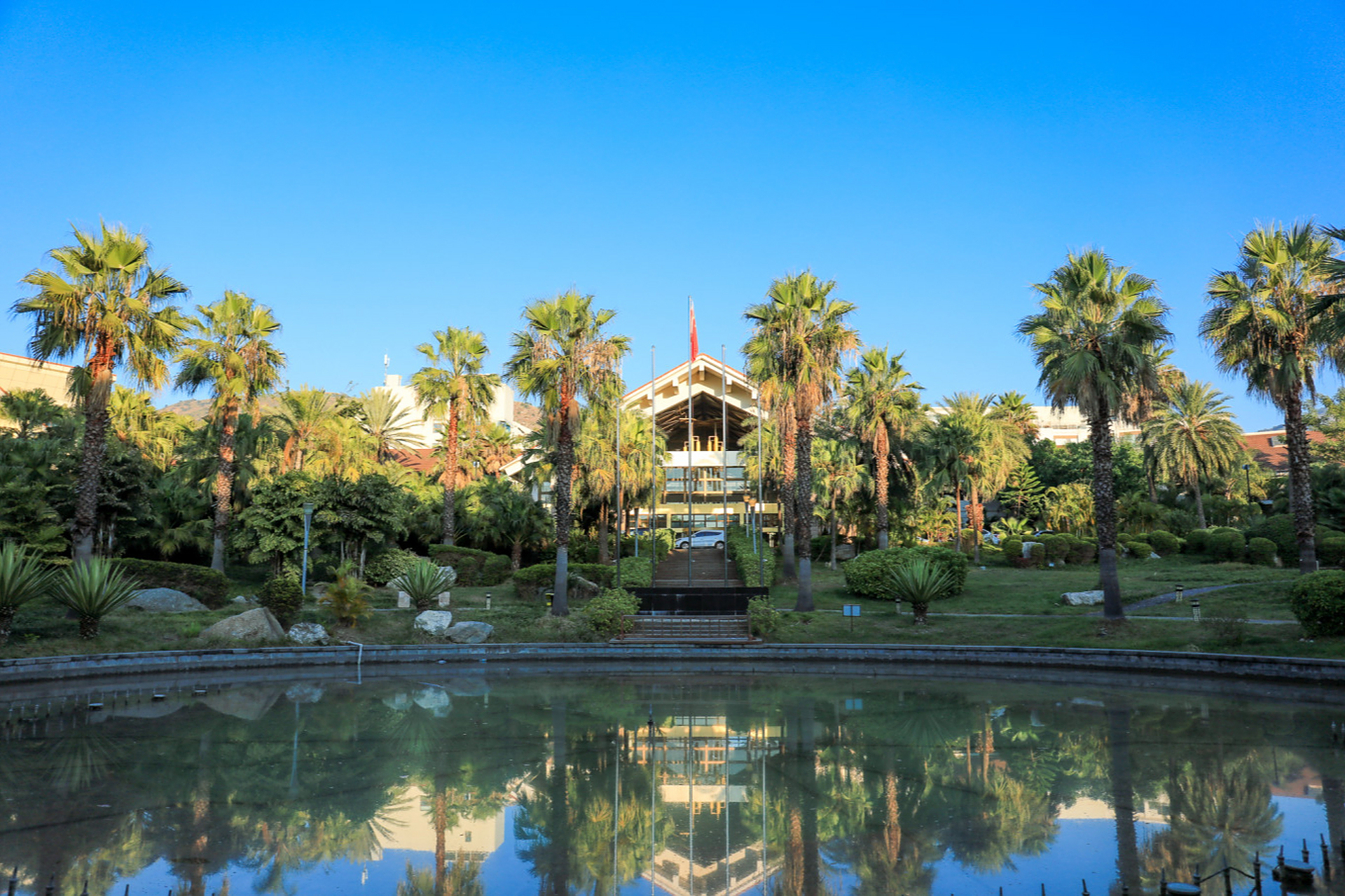 攀枝花红格镇,位于"阳光花城"攀枝花的中心区域,是中国特色小镇之一.