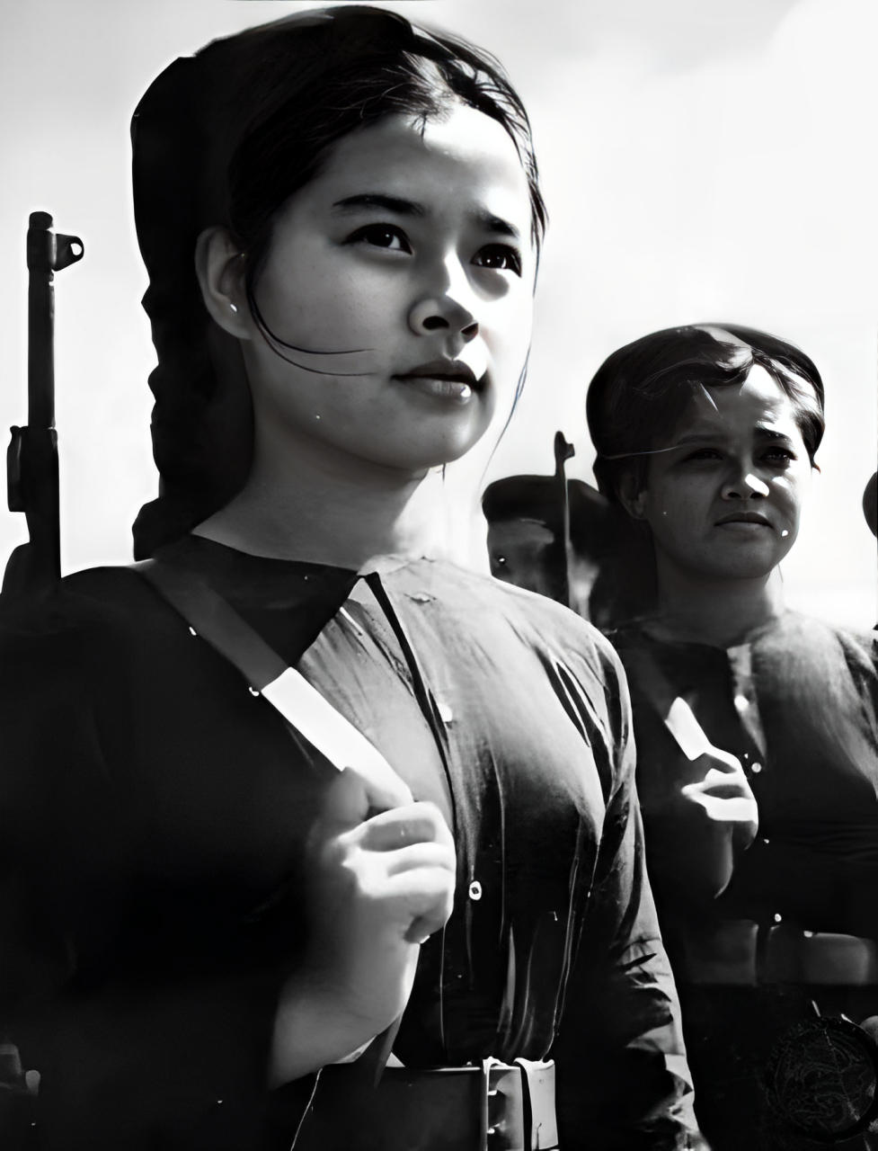 越南战争时代许多越南女兵故意不穿内衣,她们就靠这种方式诱敌!