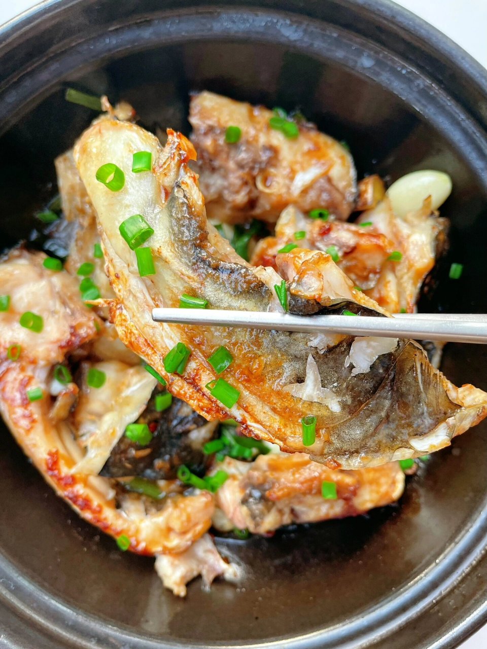 砂锅鱼头煲,一道让人回味无穷的家常菜!