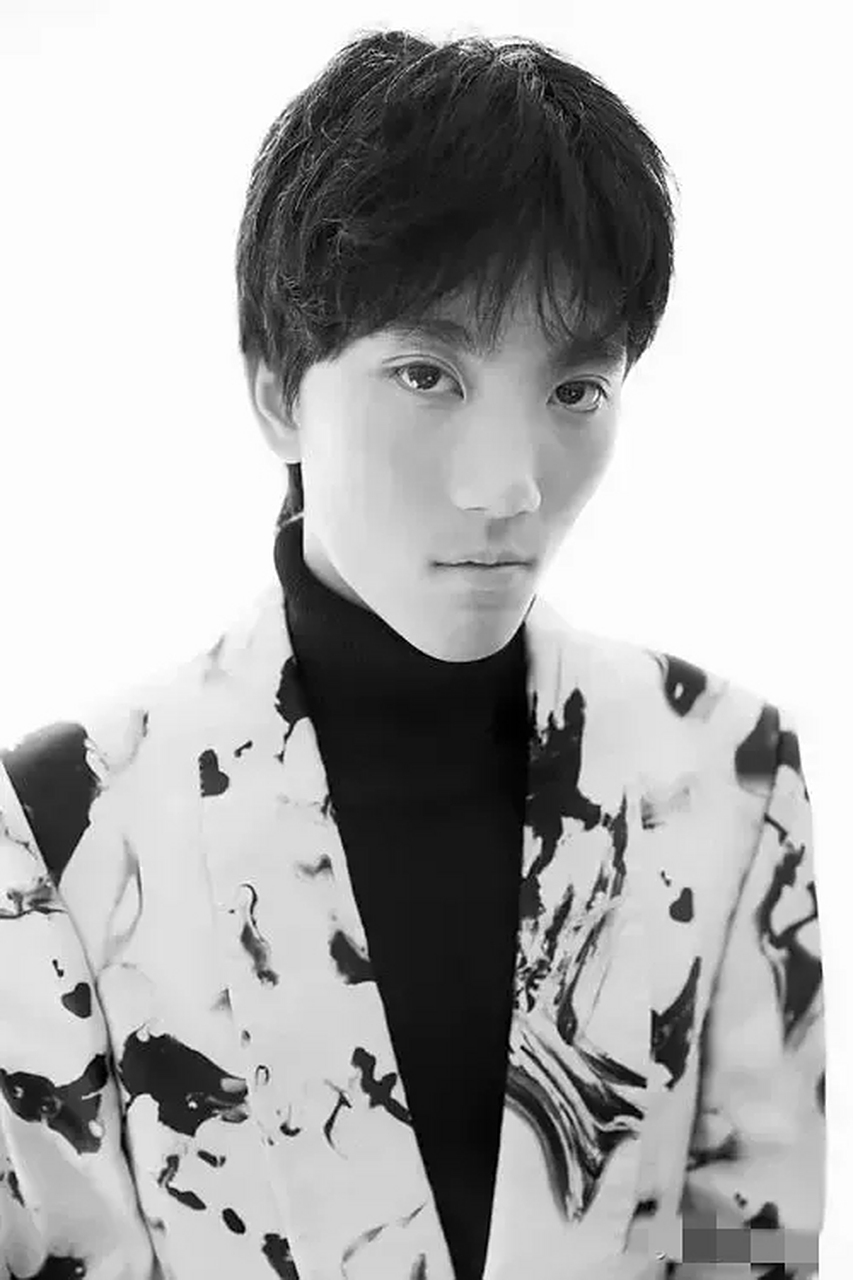 网友说张艺谋的儿子张一楠长得像没有任何血缘关系的巩俐,但我更觉得