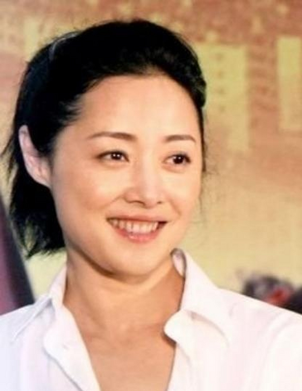 婚后摄影师对刘蓓好的就是一名"父亲",对她的照顾一直都无微不至的.