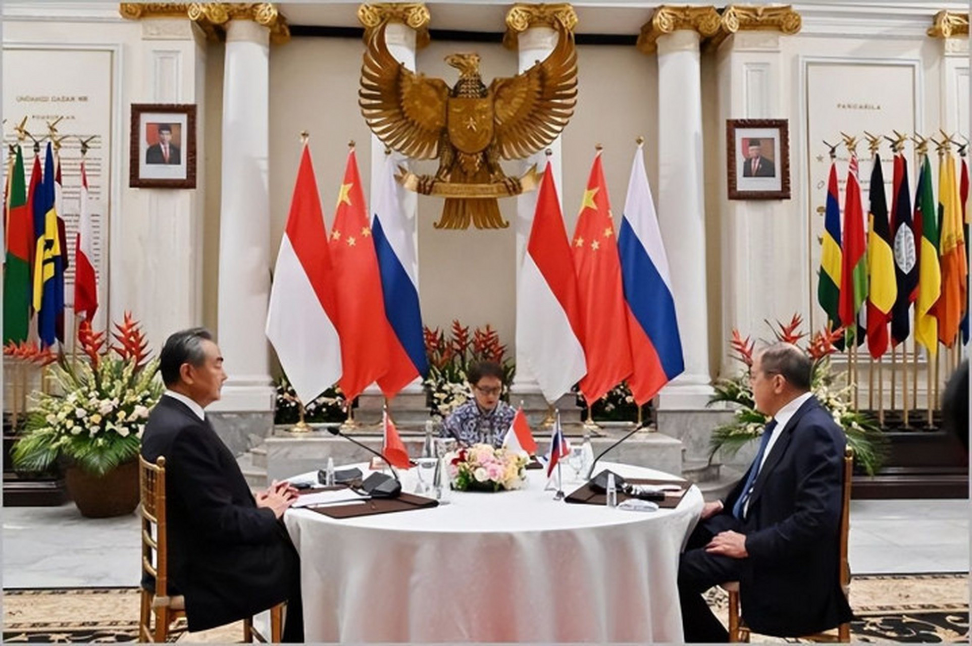 近期,东盟外长会等一系列会议在印尼雅加达如火如荼地召开,中国