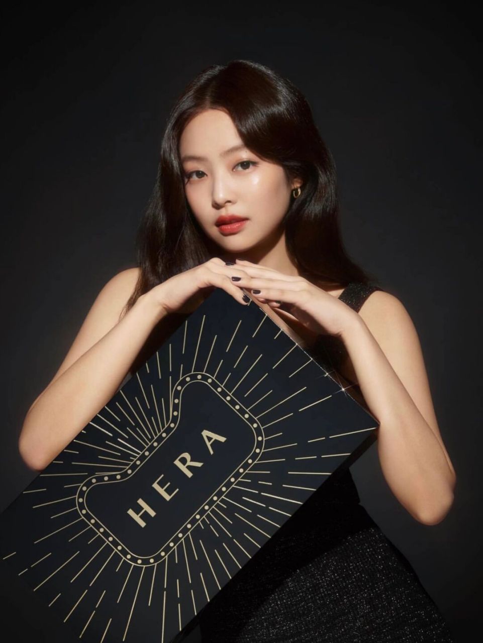 hera也公布了这组图中jennie涂抹的色号