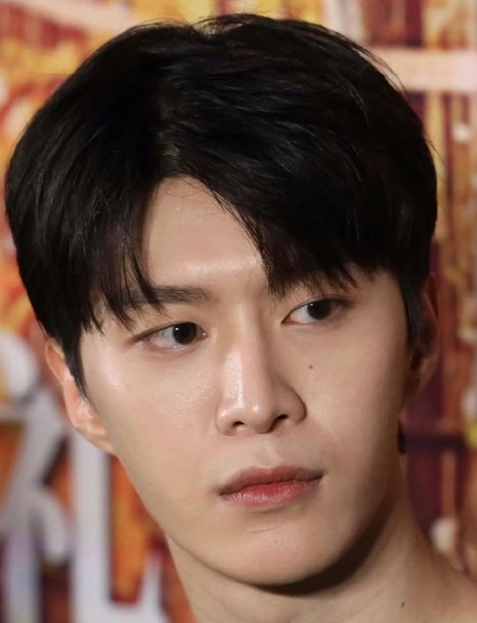 我天…范家这优秀的基因哦,范丞丞怼脸生图的皮肤状态好好啊