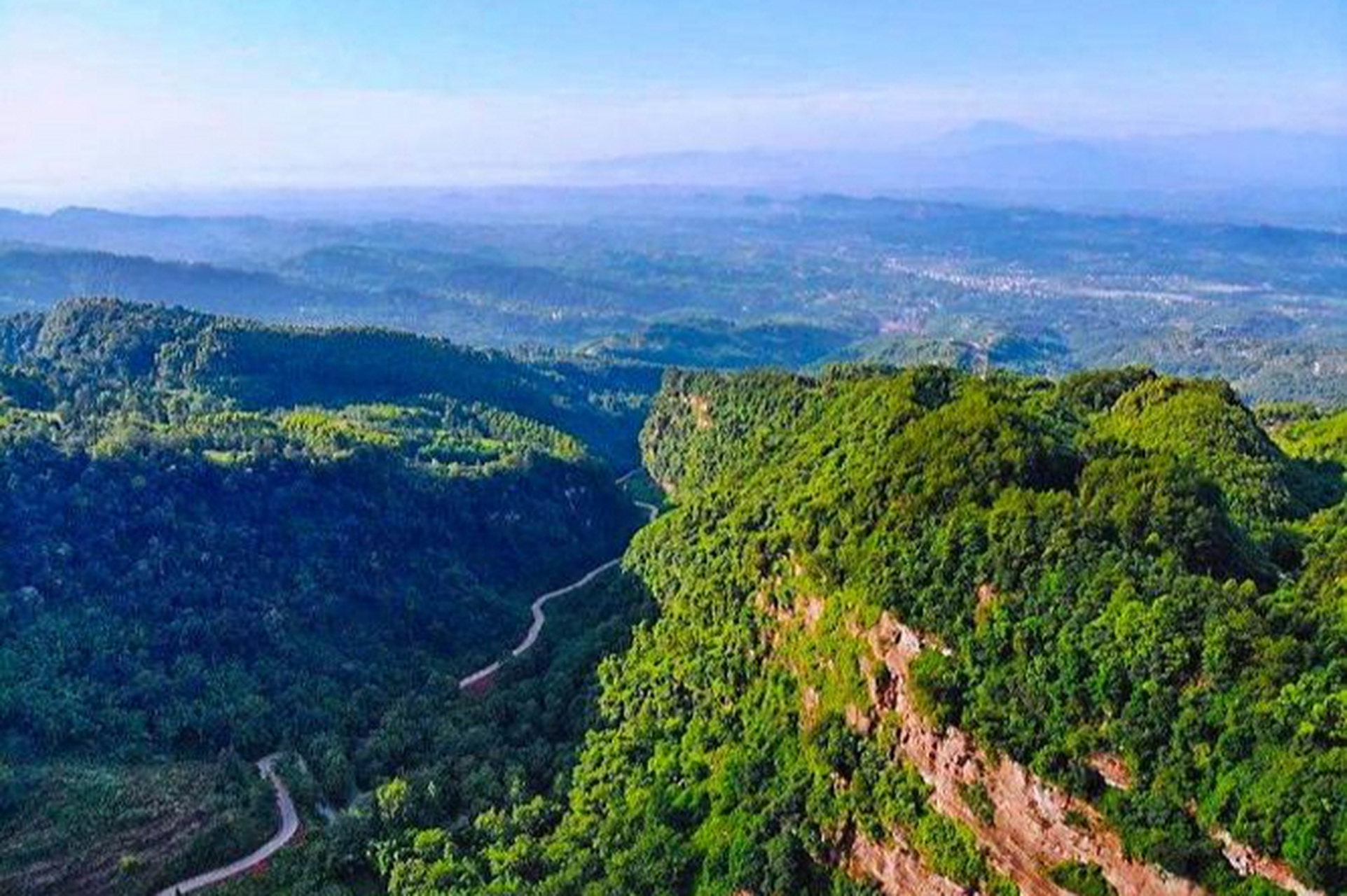 位于四川省眉山市丹棱县张场镇峨山村,是国家aaaa级旅游景区.