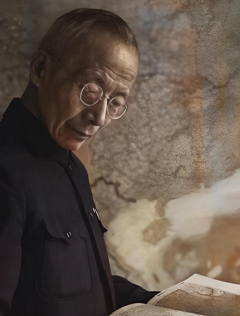 这个女子叫张君默,还有一个妹妹叫张侠魂,长得好看,但是像男孩一样