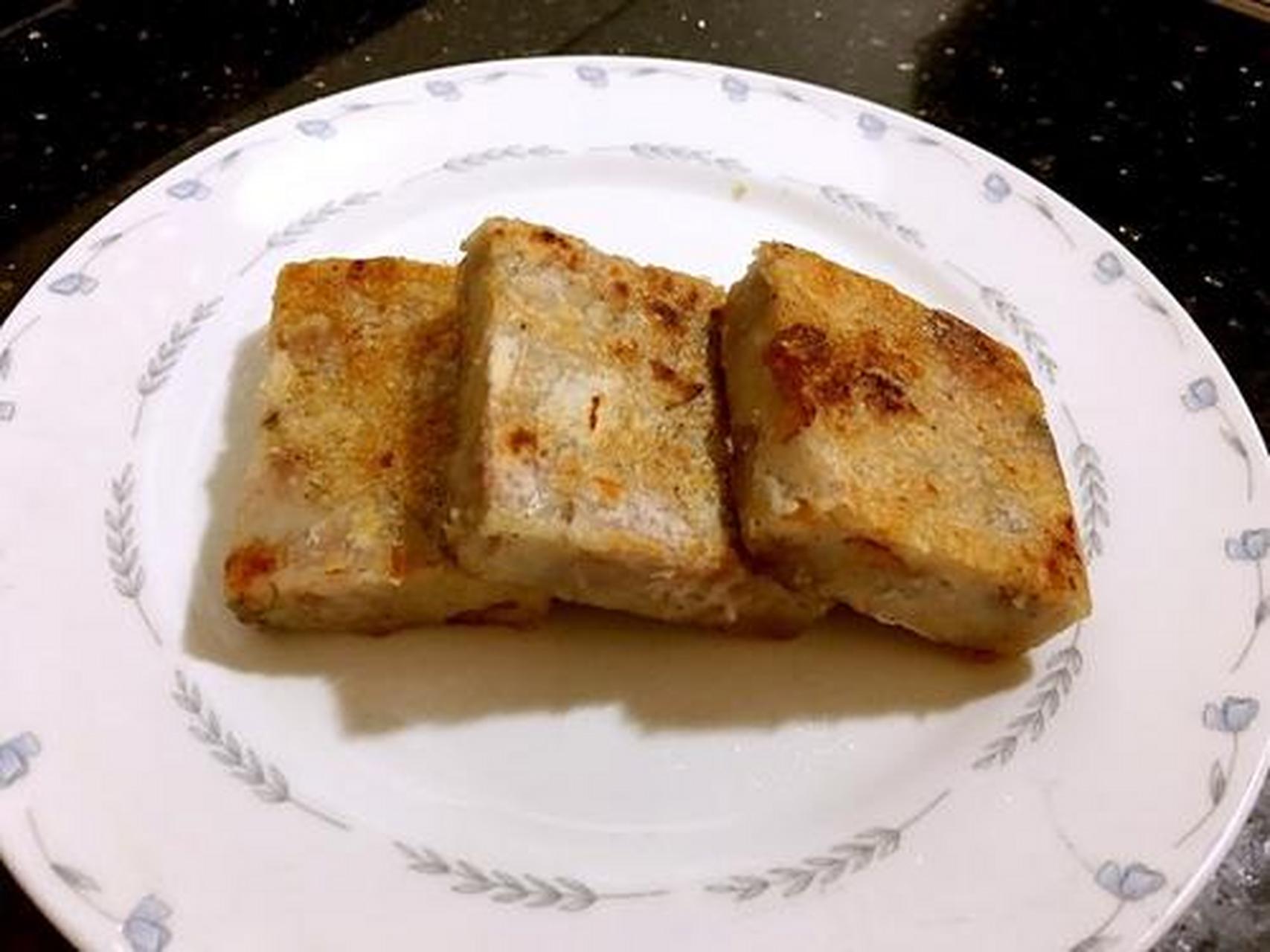 制作泸州五香糕主要选用桂花,芝麻,白糖,糯米,菜油五种为主要原料