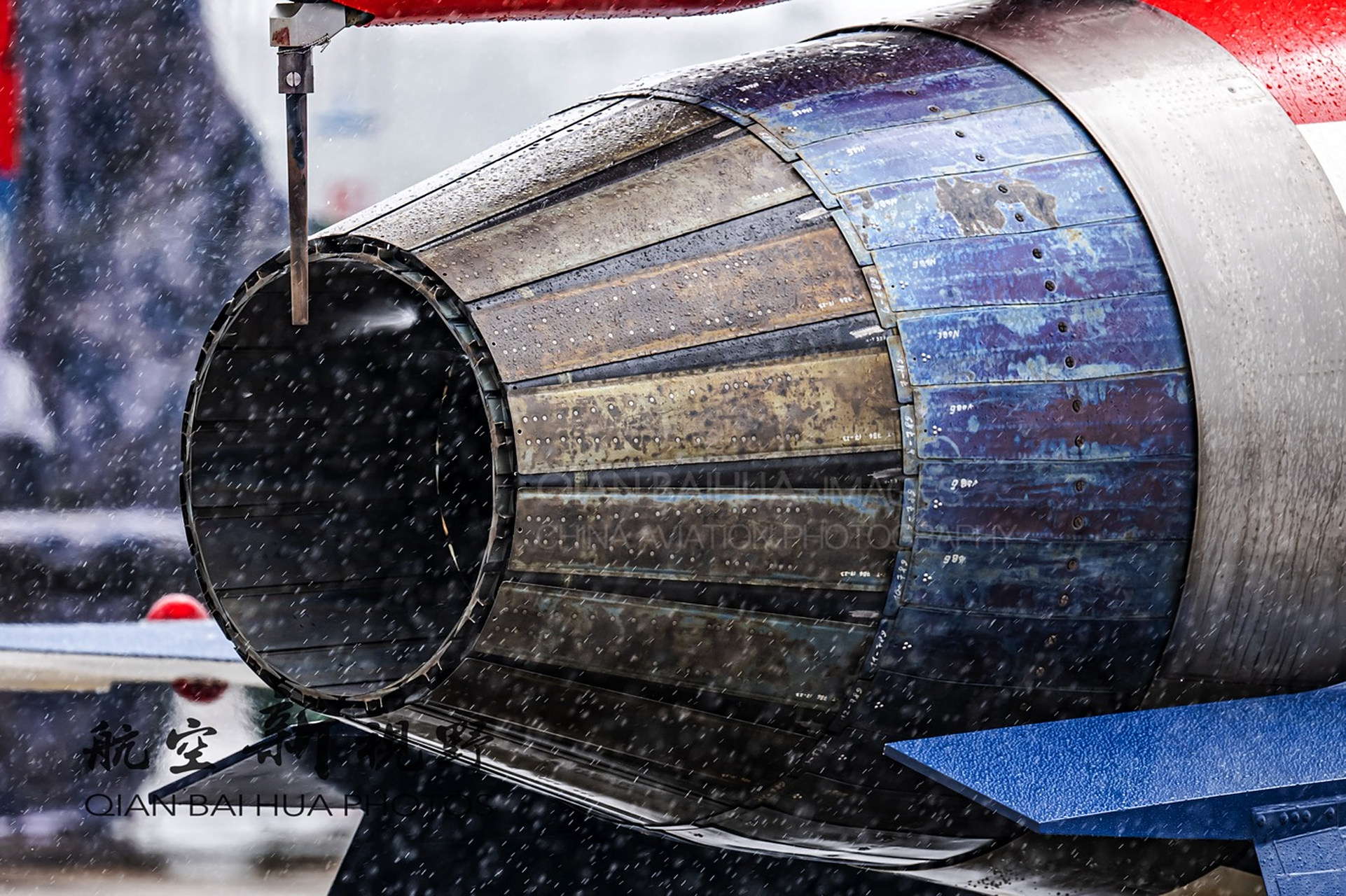 图片分别是歼-10战斗机配装的al-31fn发动机,歼-16战斗机配装的太行