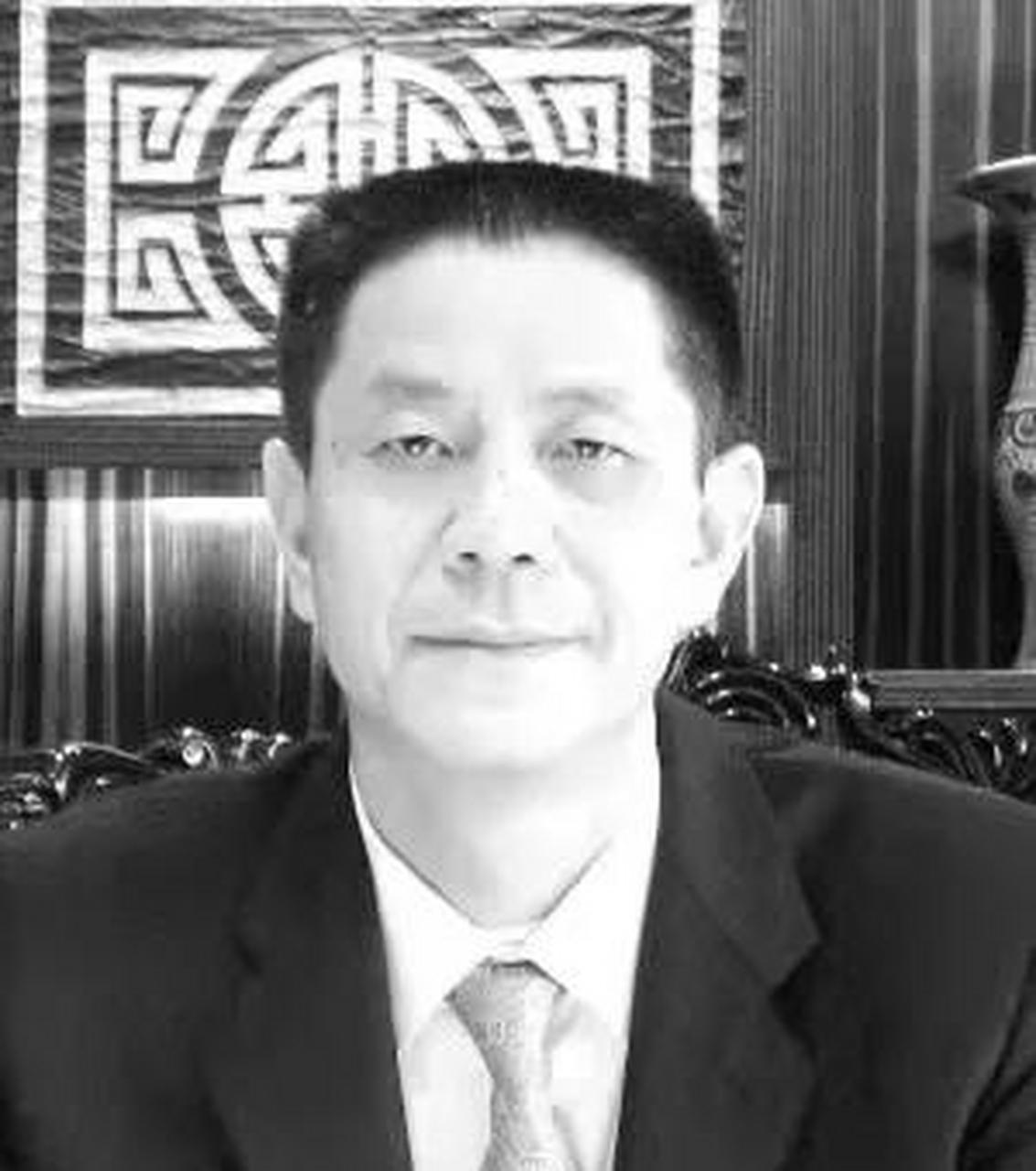 gif创作人# 2004年,富豪陈明亮听说"天上人间"有位梁海玲与众不同,就