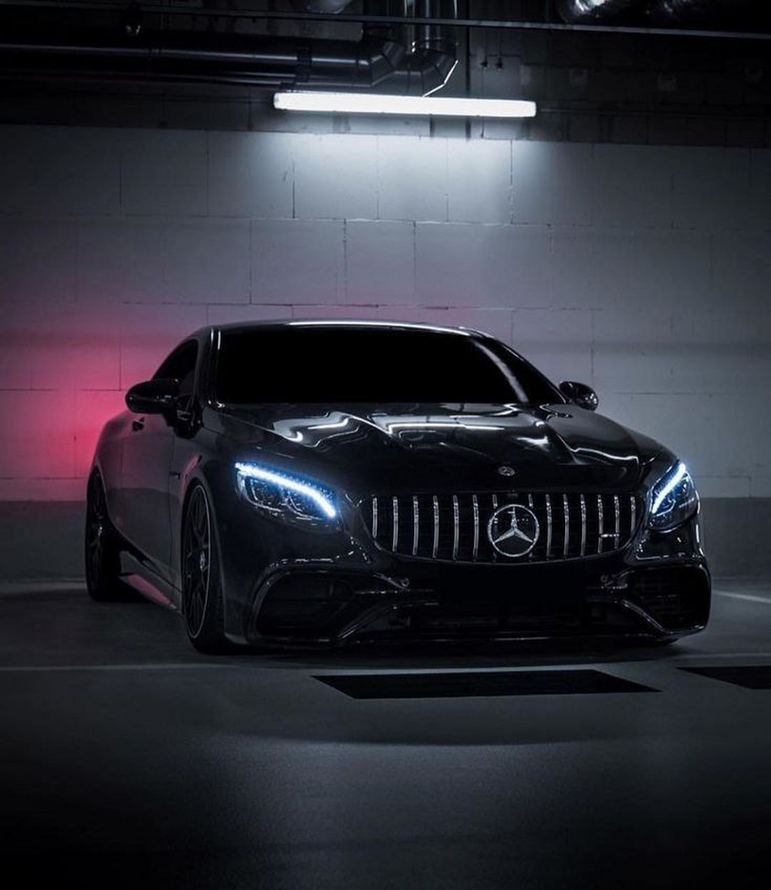 最美奔驰永远属于这双犀利的"恶魔之眼" #自拍