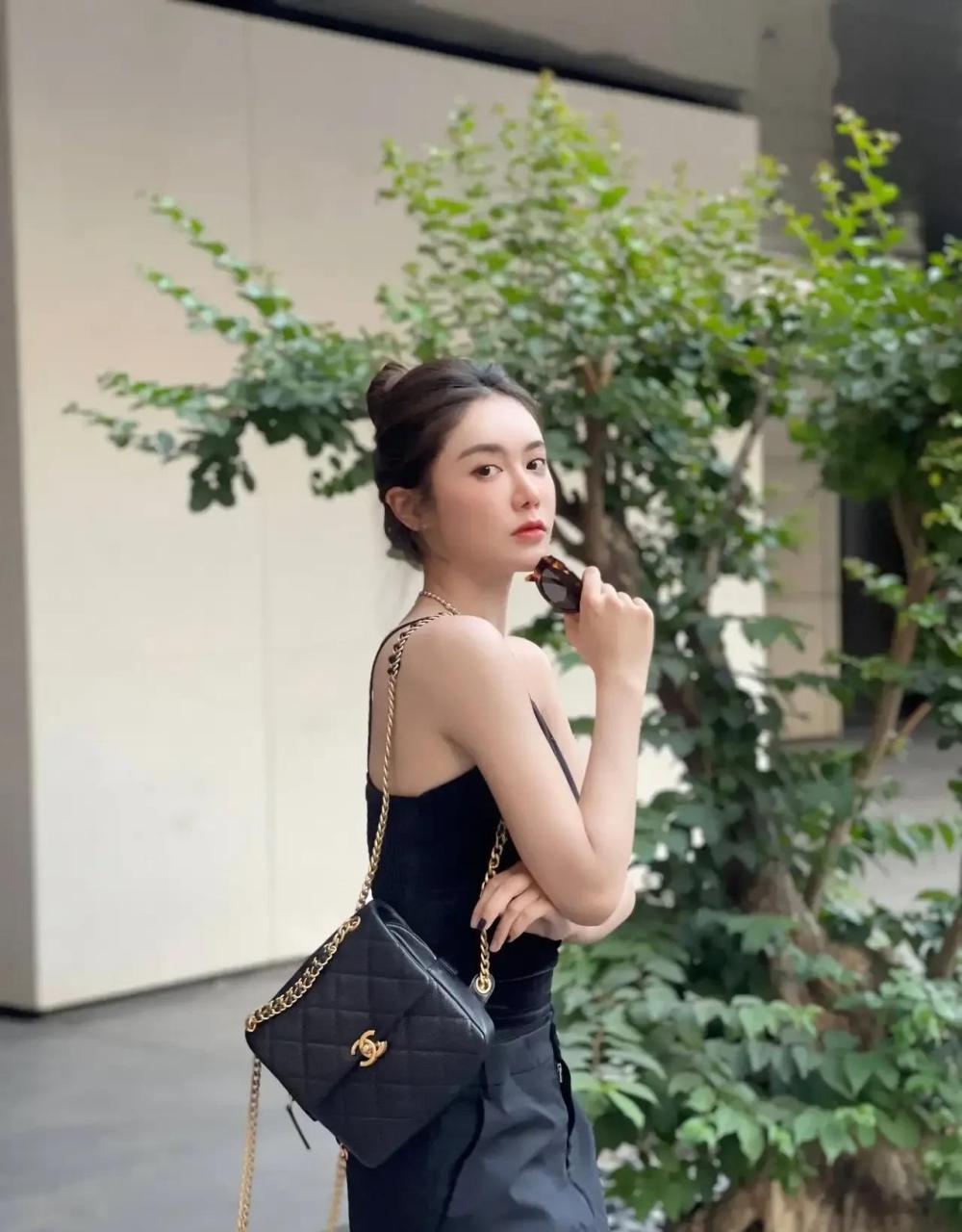 gif创作人# nba最美主播美娜和光头王猛 一起直播带货,效果一般