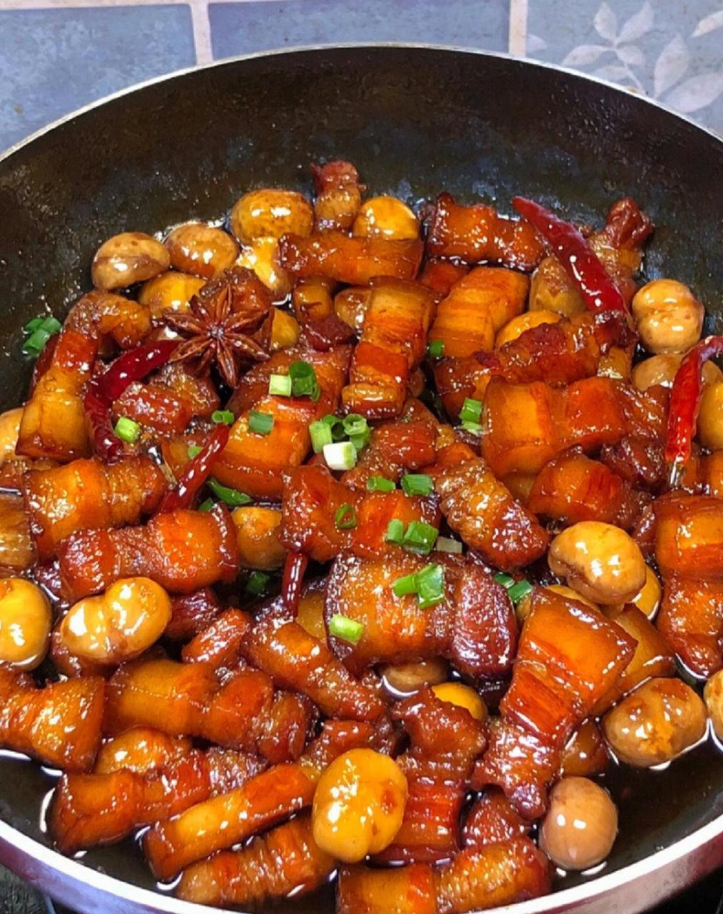 分享一道香糯营养,无敌好吃的板栗红烧肉,香得直夸妈妈手艺越来越棒!