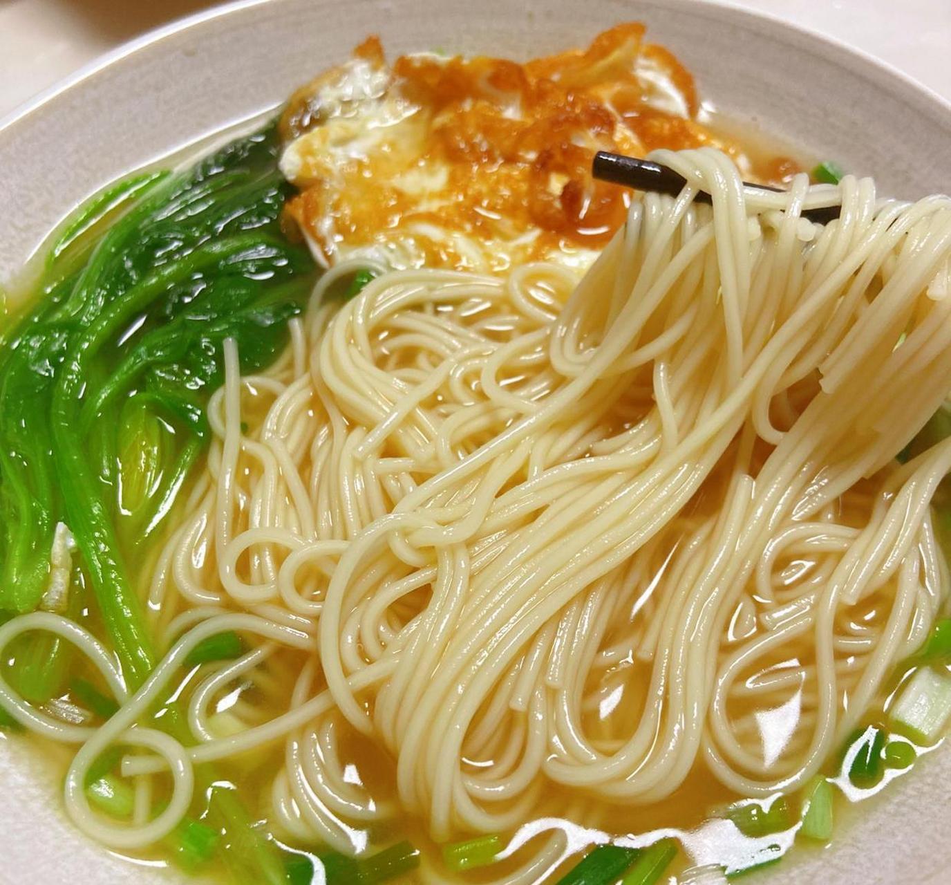 很家常但超好吃的煎蛋汤面 可以说是清汤面的升级版!