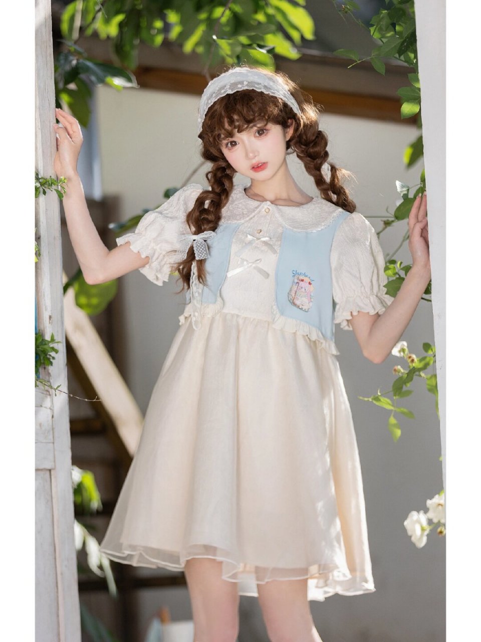 夏日草地上软妹野餐穿搭指南  这款裙子的设计灵感来源于乖巧软萌的