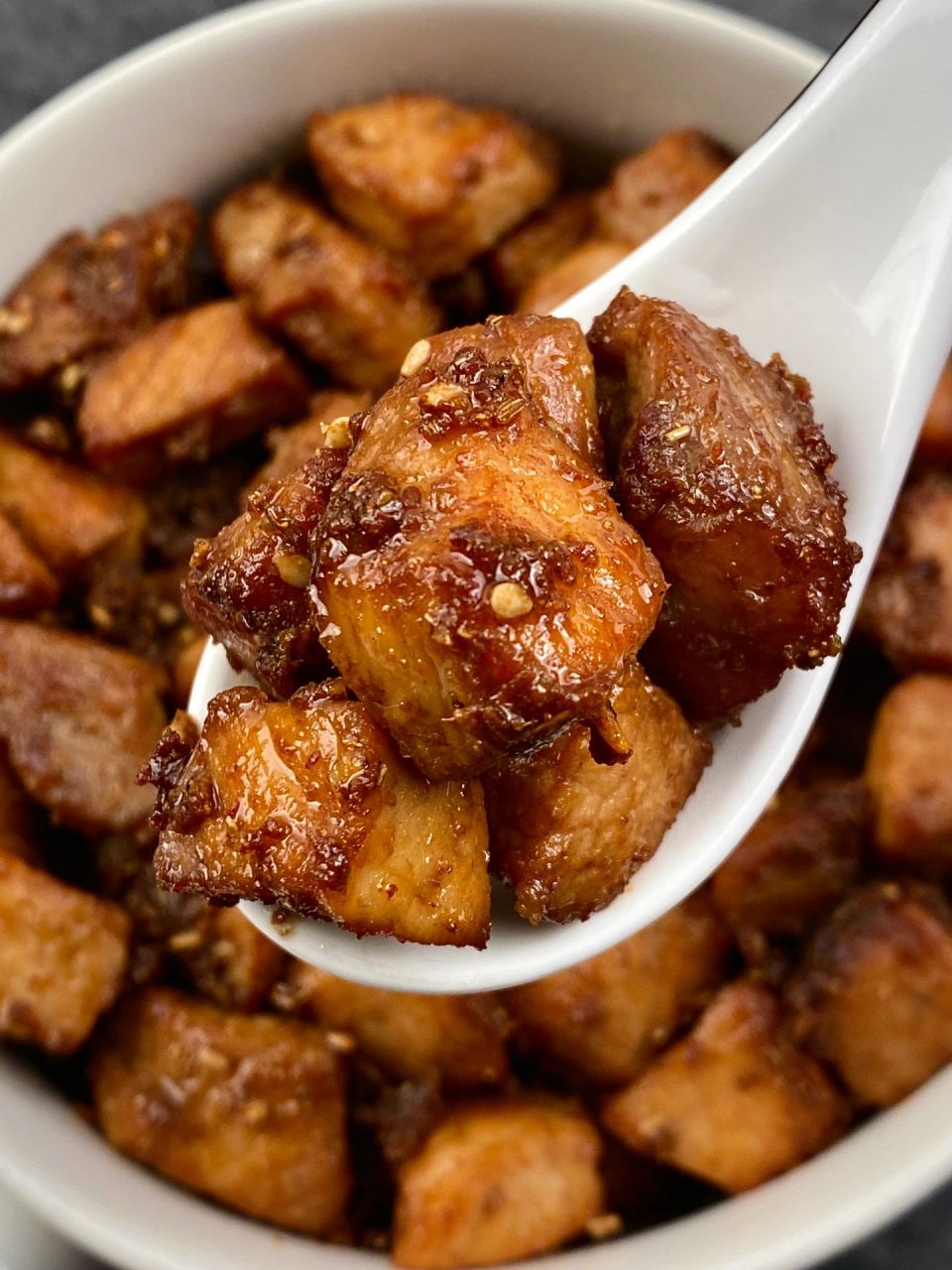 有幸在亲戚家吃过一回被惊艳到了 酥香的孜然烤肉一出锅就惊艳到我了,