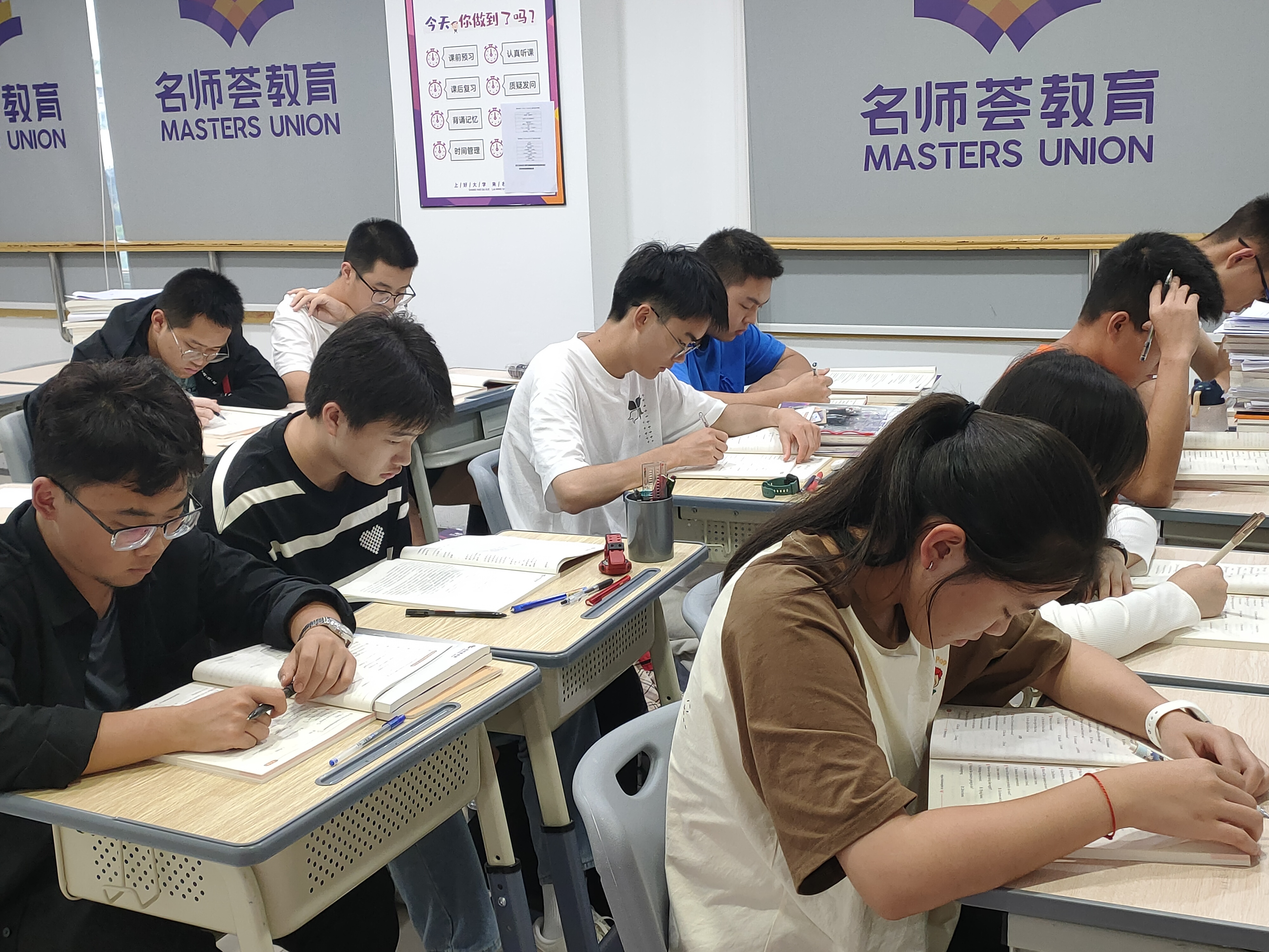 四川高三艺考生文化课补习机构,高考冲刺辅导机构分享