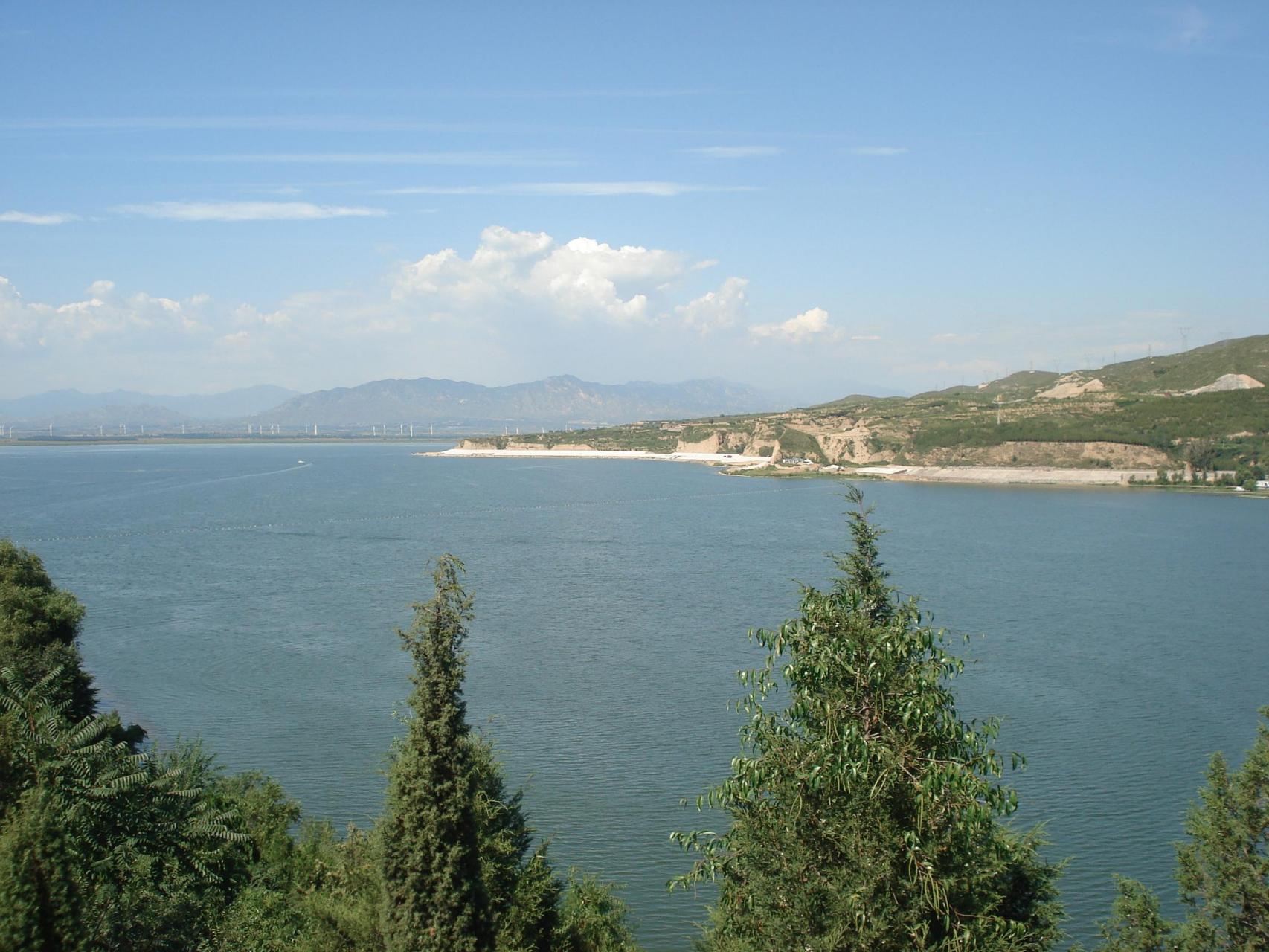 官厅水库,位于中国河北省张家口市怀来县,是北京的重要水源之一,也是