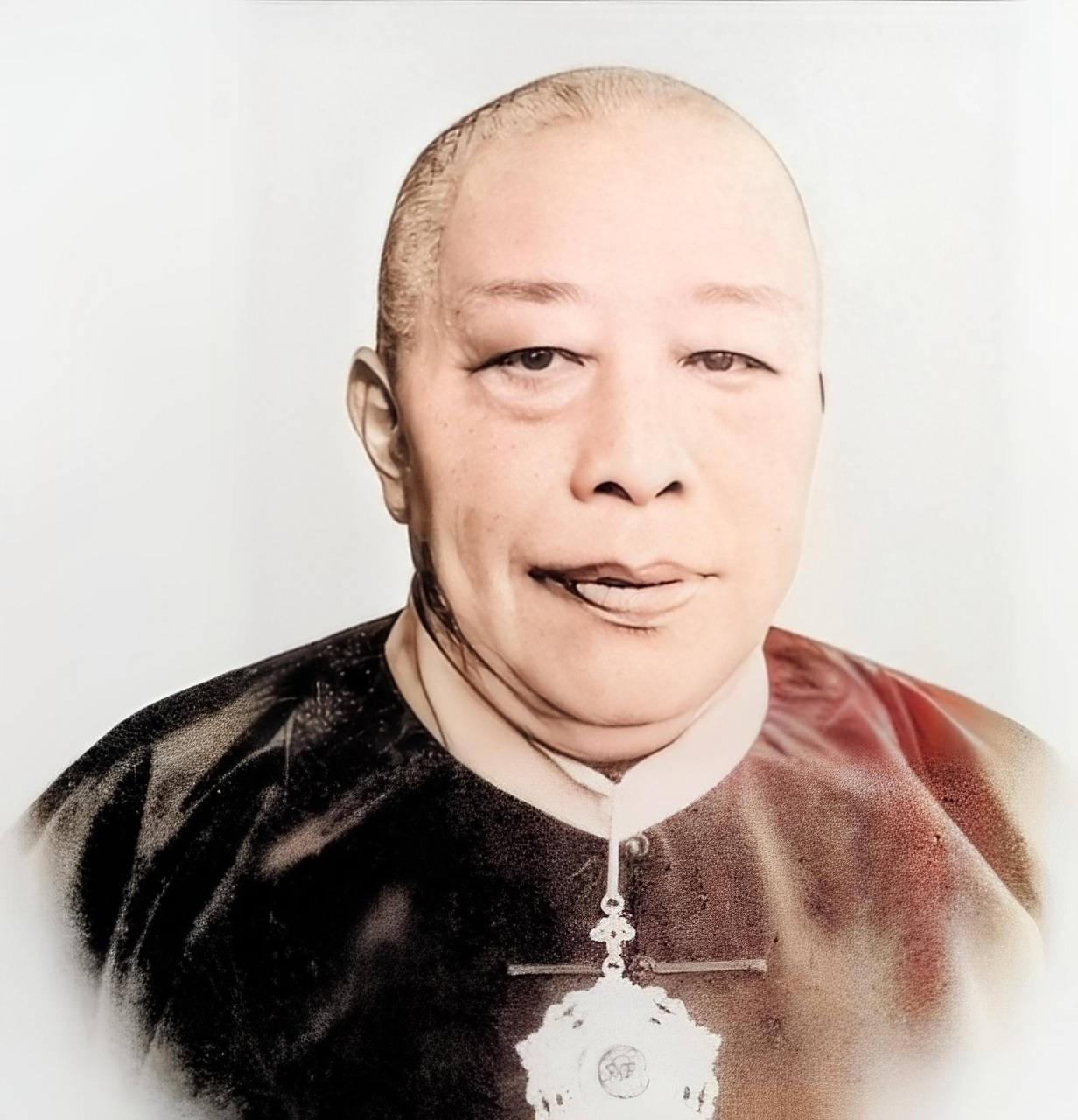 1951年,黄金荣正在扫街,当时这张照片被多家报纸转载.