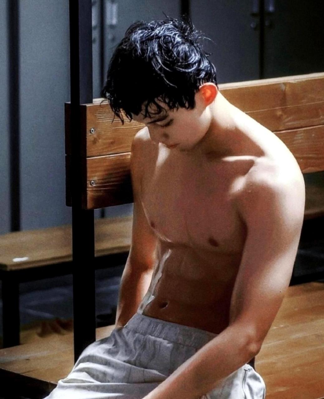 你能想象吗,吴磊已经拥有了这样的肌肉身材!