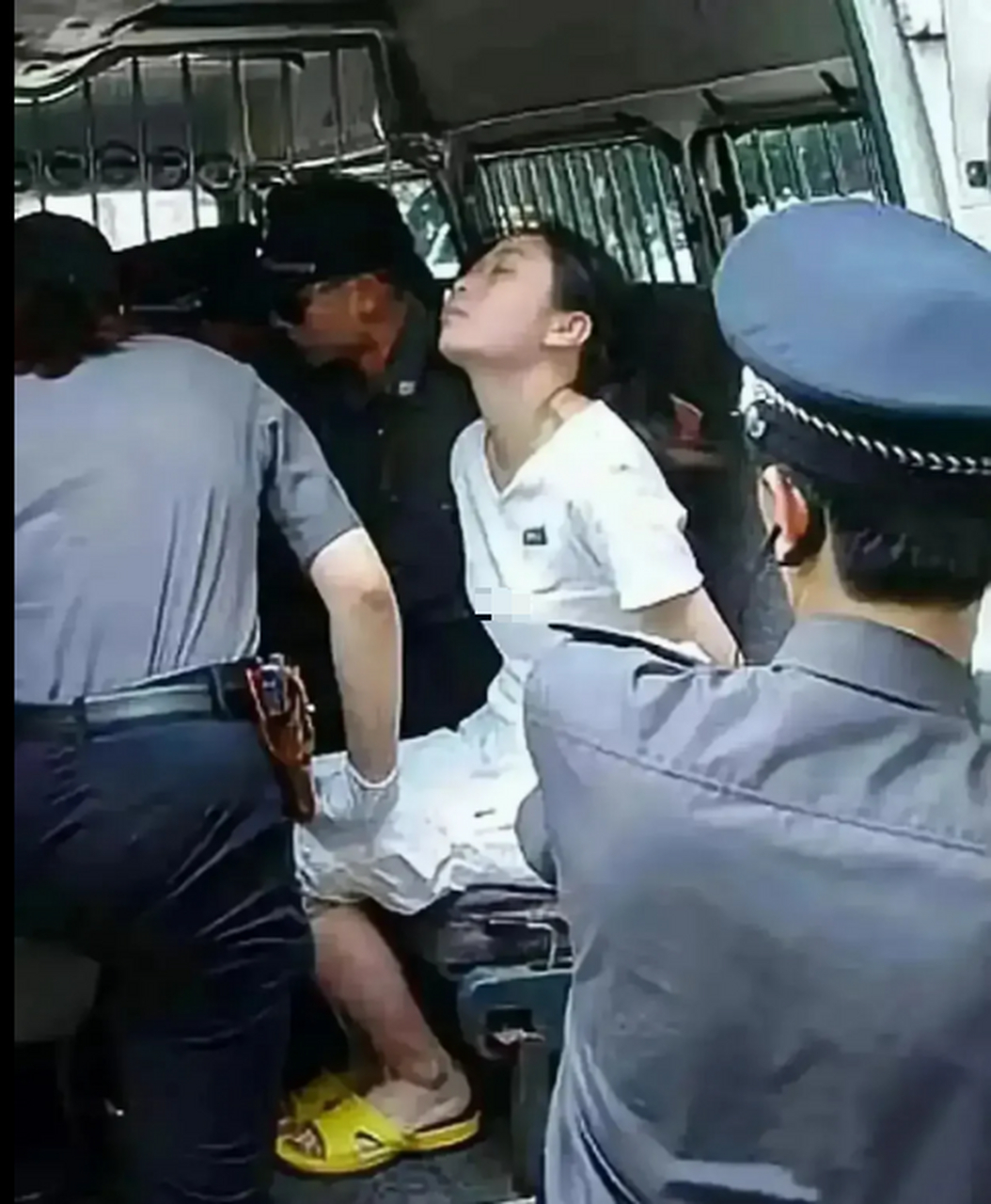 方晓红,一九七三年生,贵州省开阳县人,当她知道