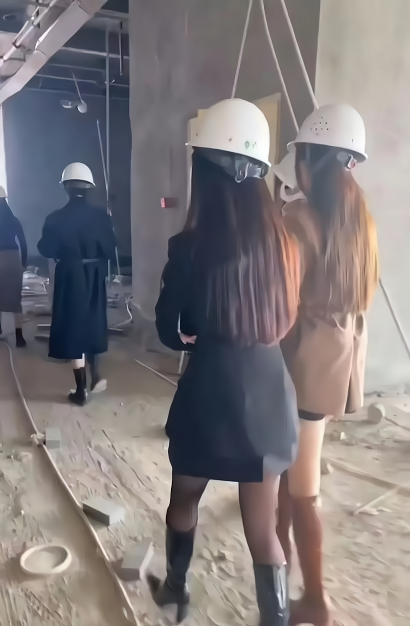 这些戴白帽子的人,在工地上是什么级别?