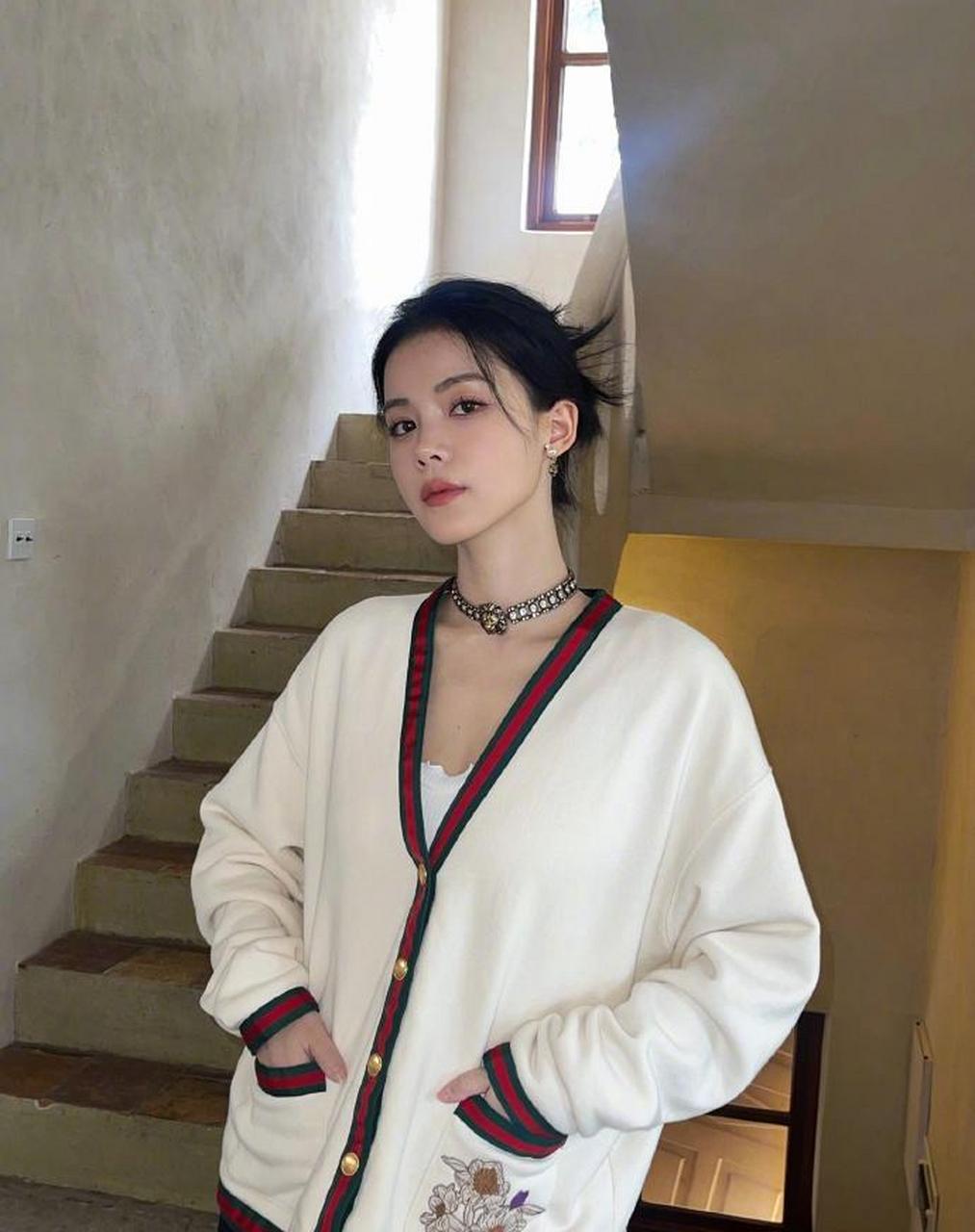 美女卧蚕阿姨迷人美照欣赏,真好看啊