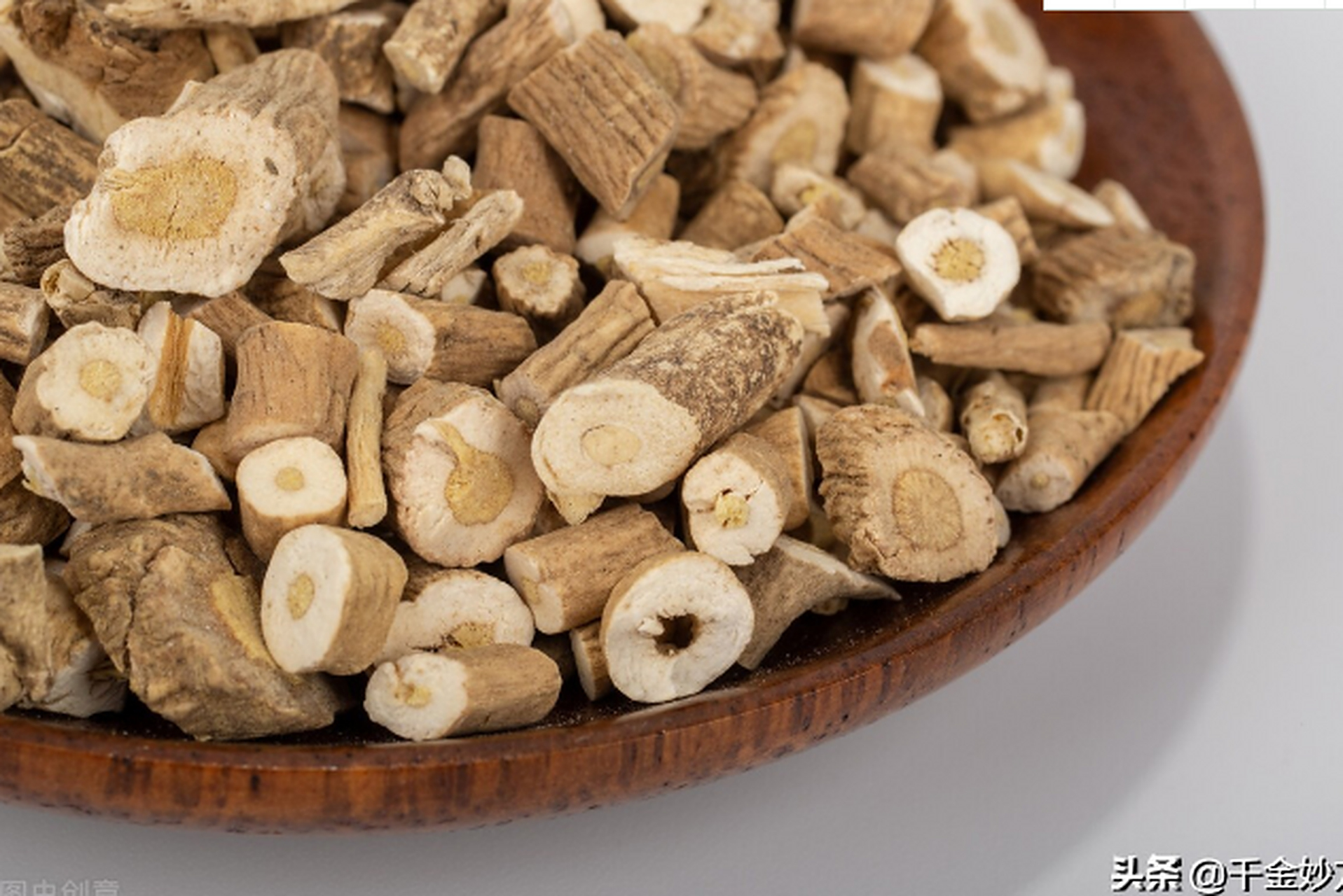 板蓝根的功效与作用(板蓝根的功效与作用治风寒还是风热)