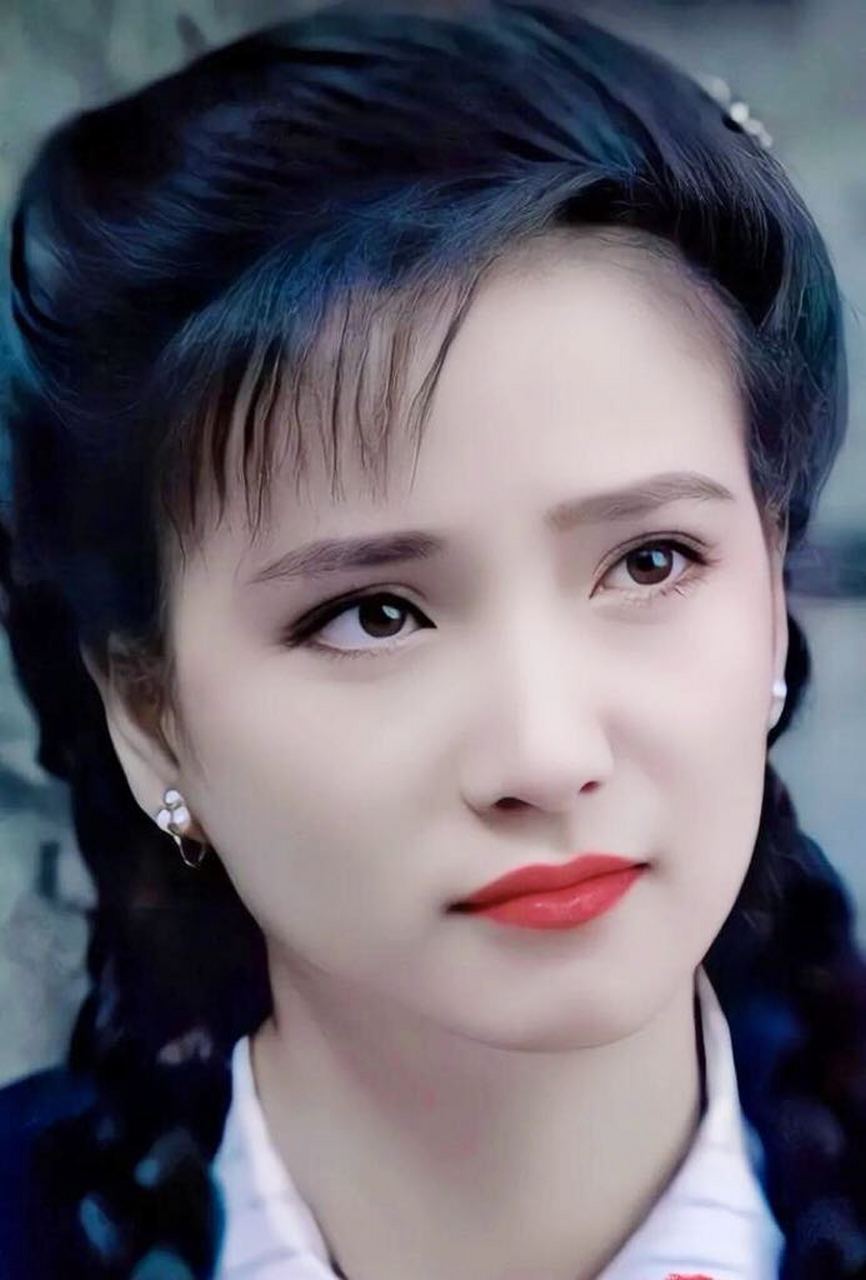 何晴# 分享一组演员何晴的旧照.