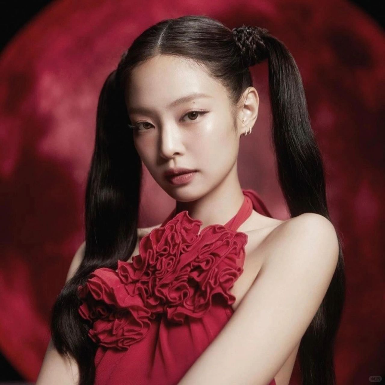 jennie《you&me》红黑造型, 双马尾好适合她 jennie《you&me》mv红黑