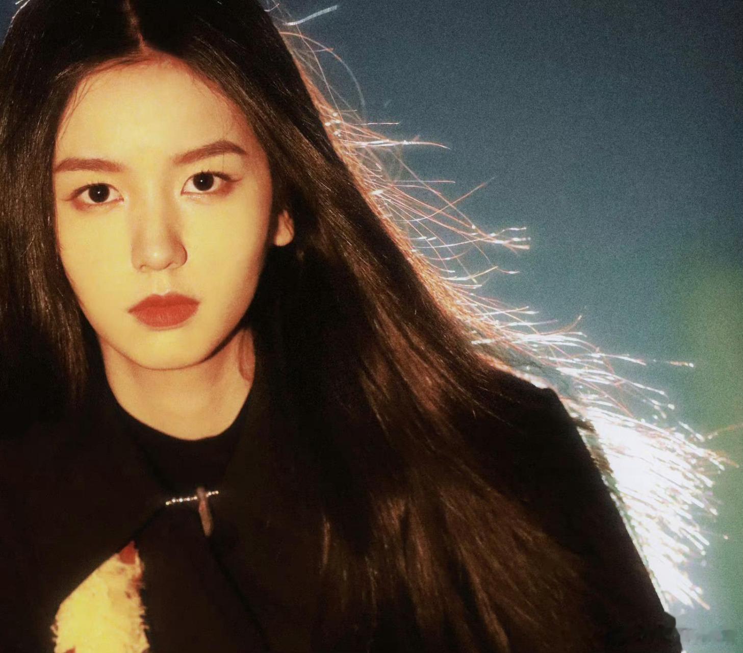 周也夜色氛围感随拍  周也夜色氛围感随拍,黑色造